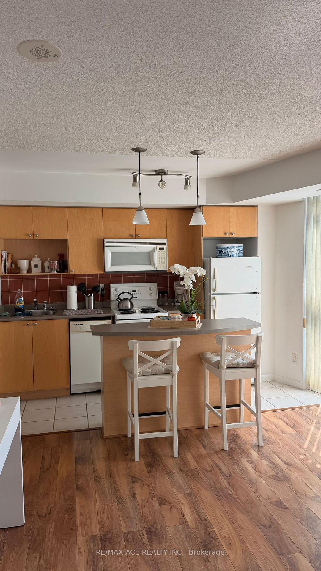 Photo 6 of Unit 712, 18 Yonge Street, Toronto, Waterfront Communities — HOMEH