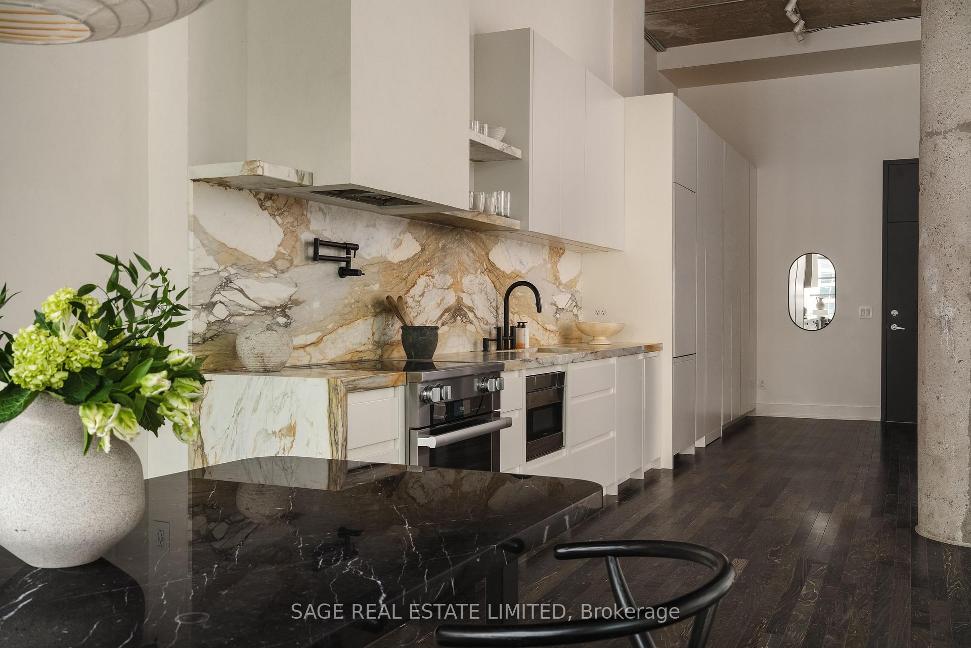 Front of Unit 318, 637 Lake Shore Boulevard W