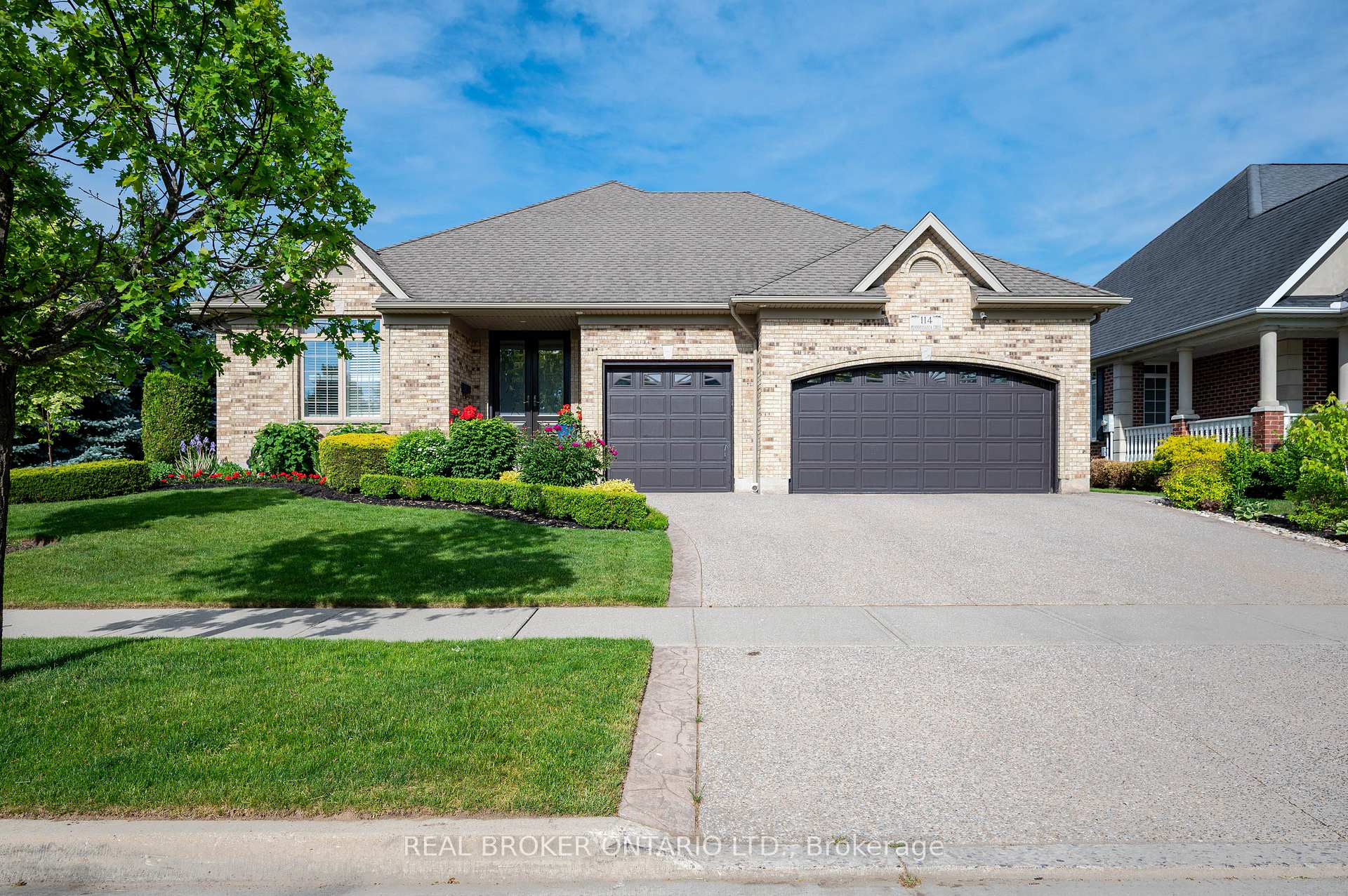 Photo 2 of 114 Pennsylvania Crescent, Kitchener, Pioneer Tower West — HOMEH