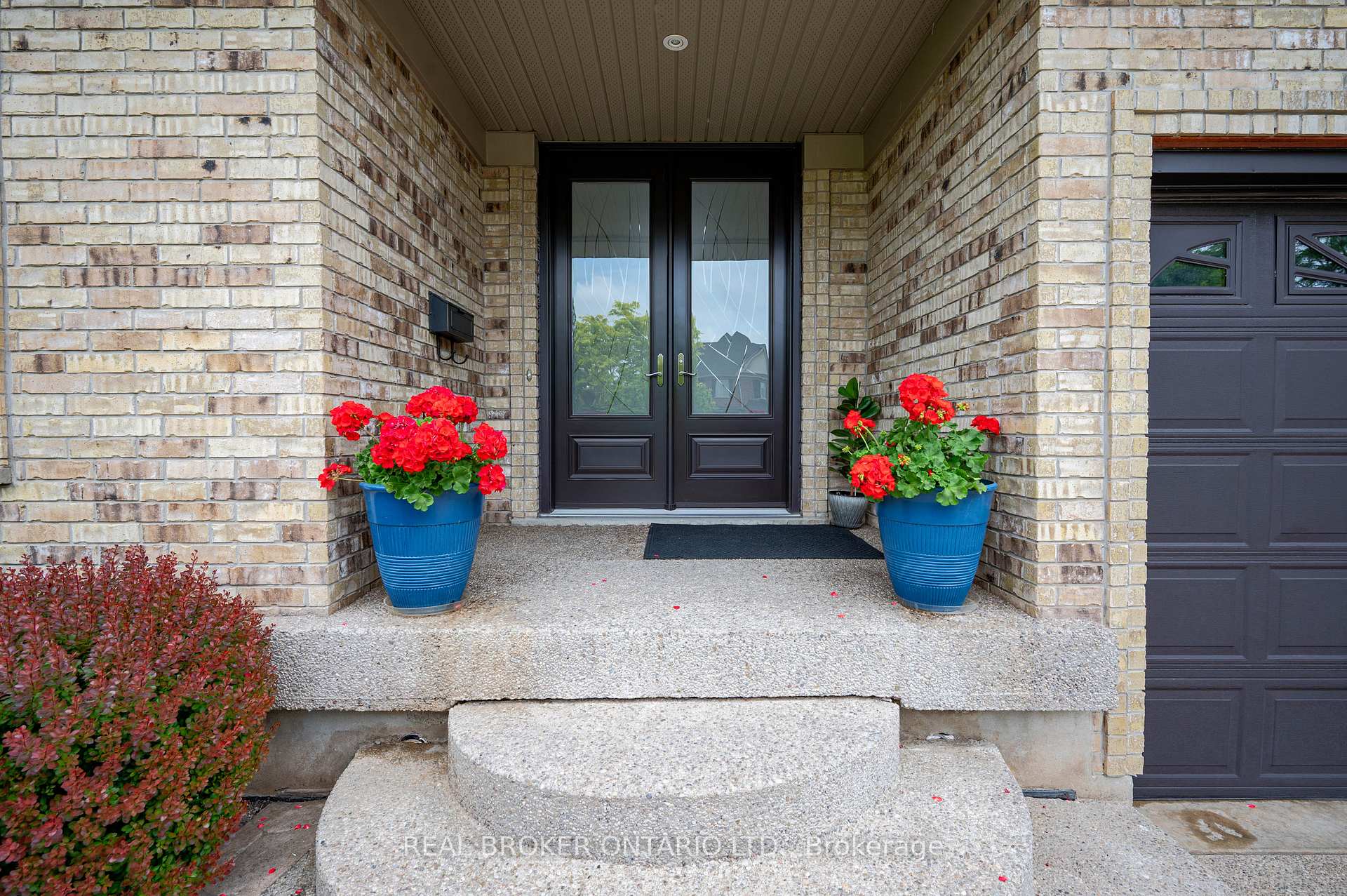 Photo 3 of 114 Pennsylvania Crescent, Kitchener, Pioneer Tower West — HOMEH