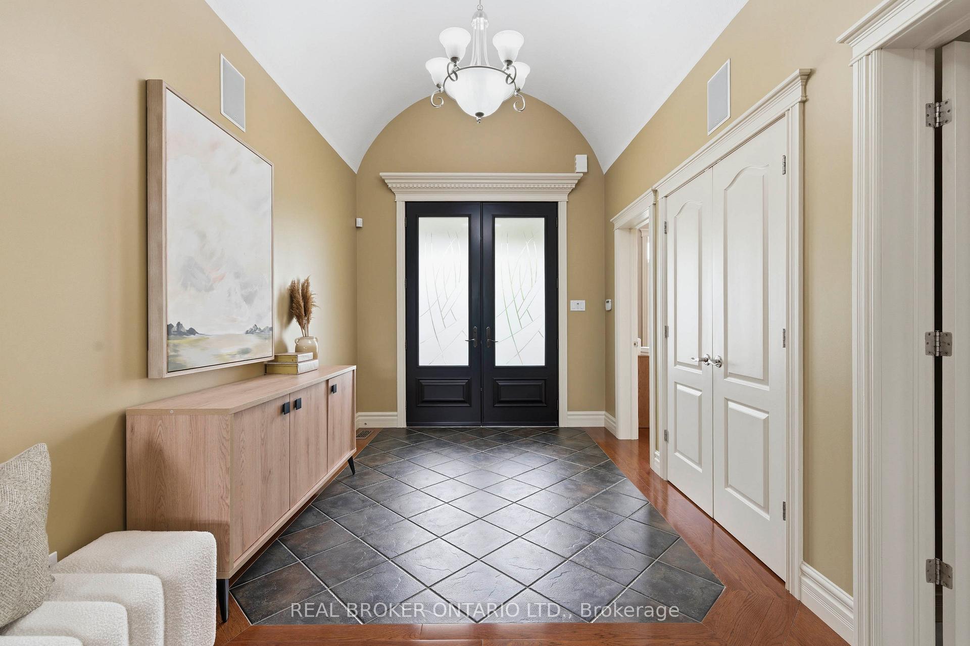 Photo 4 of 114 Pennsylvania Crescent, Kitchener, Pioneer Tower West — HOMEH