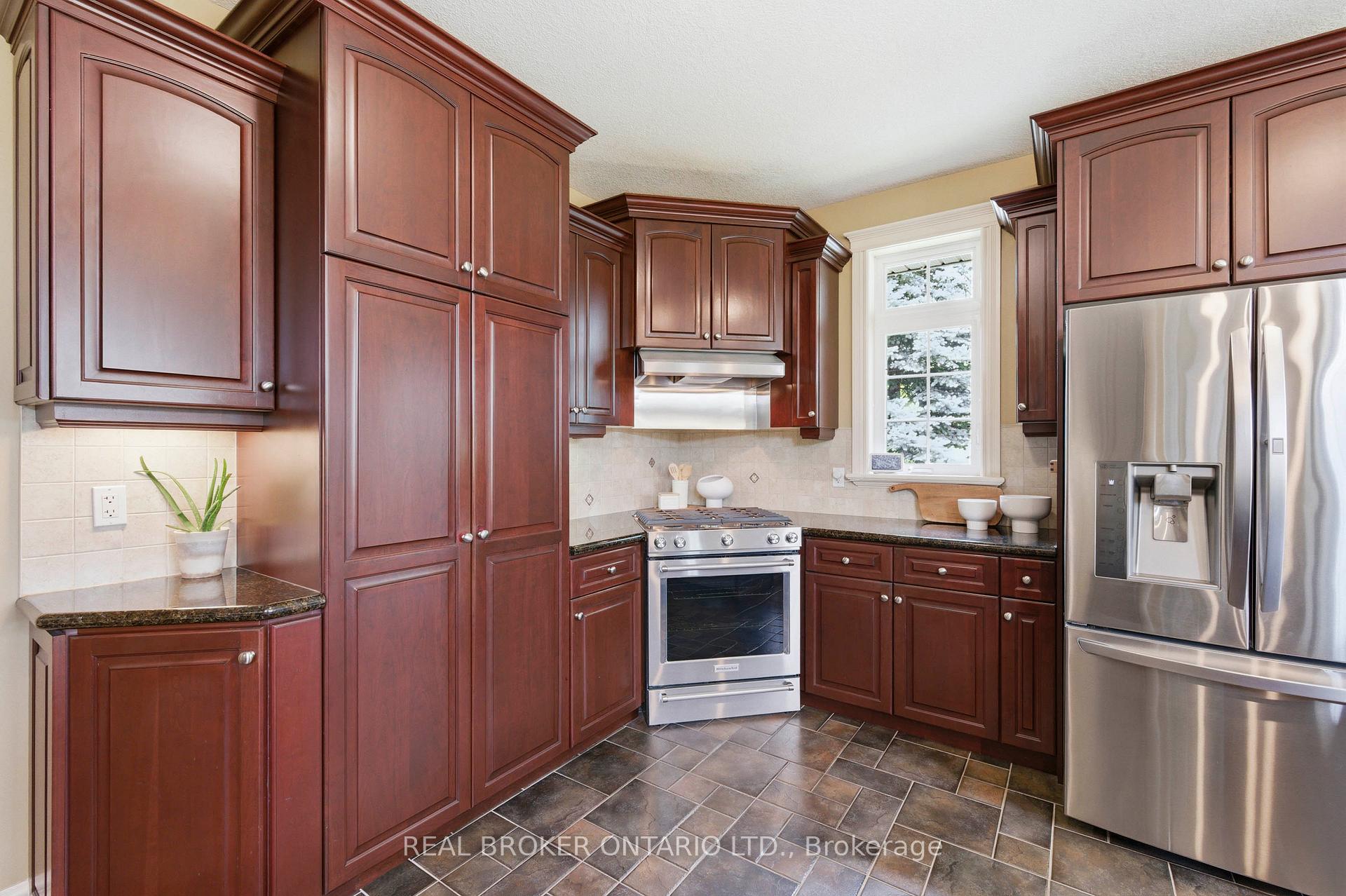Photo 7 of 114 Pennsylvania Crescent, Kitchener, Pioneer Tower West — HOMEH
