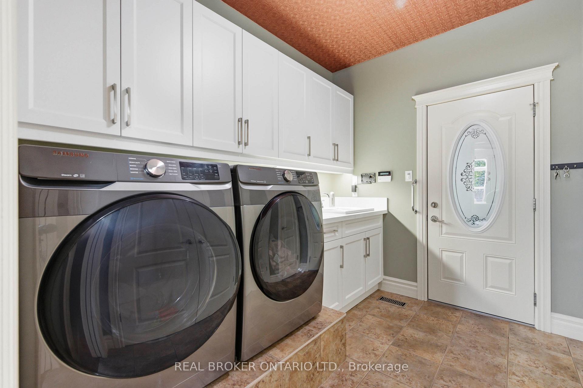 Photo 21 of 114 Pennsylvania Crescent, Kitchener, Pioneer Tower West — HOMEH
