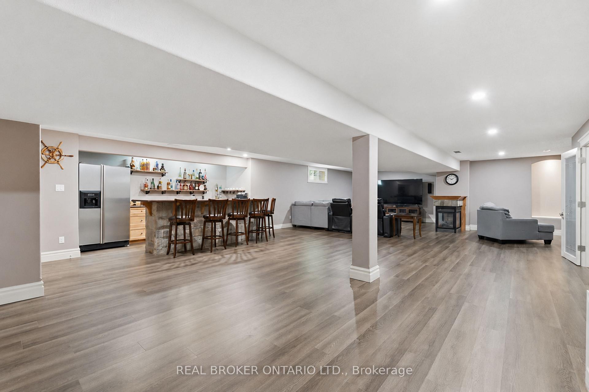 Photo 22 of 114 Pennsylvania Crescent, Kitchener, Pioneer Tower West — HOMEH