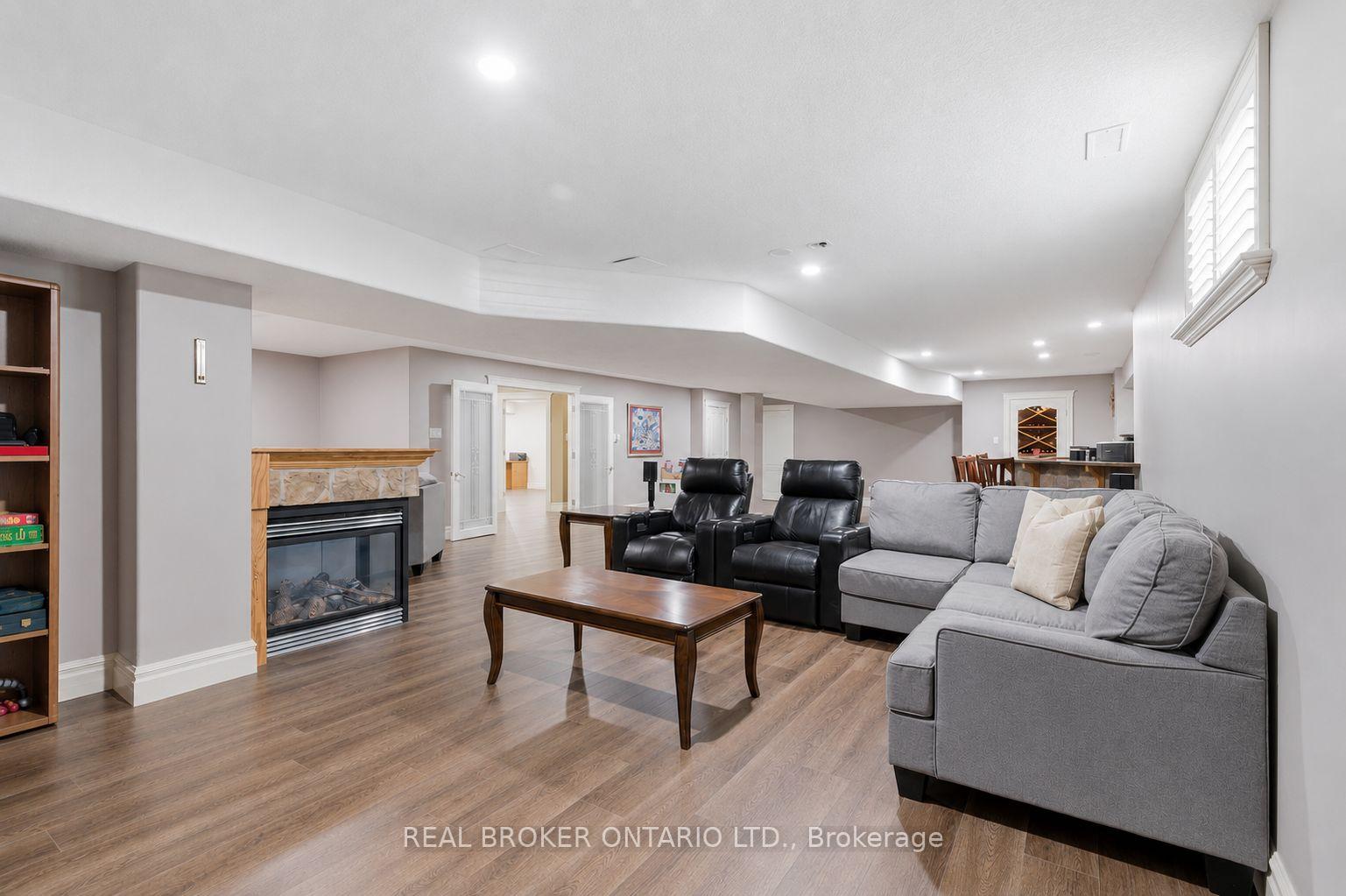 Photo 23 of 114 Pennsylvania Crescent, Kitchener, Pioneer Tower West — HOMEH