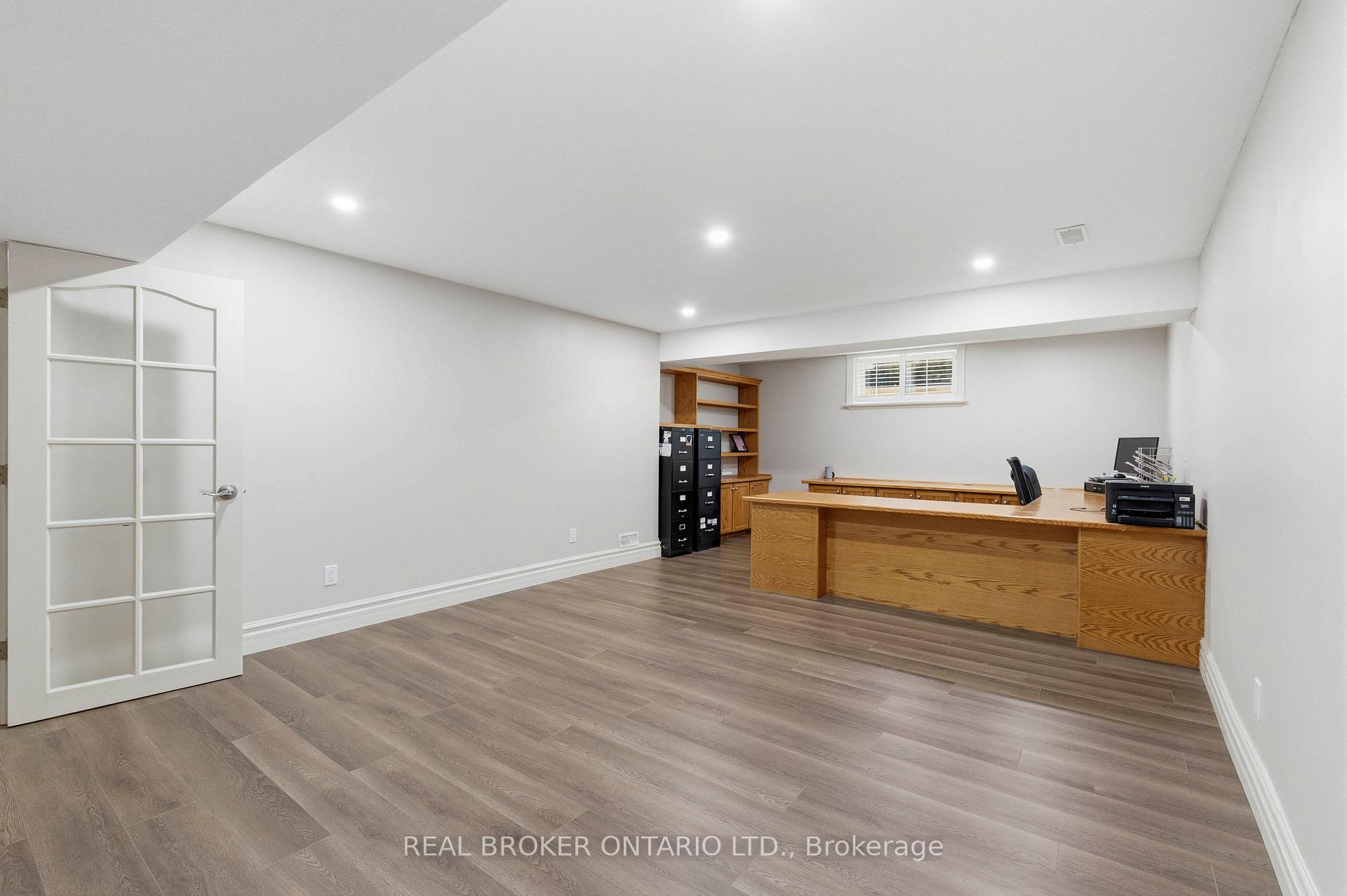 Photo 27 of 114 Pennsylvania Crescent, Kitchener, Pioneer Tower West — HOMEH