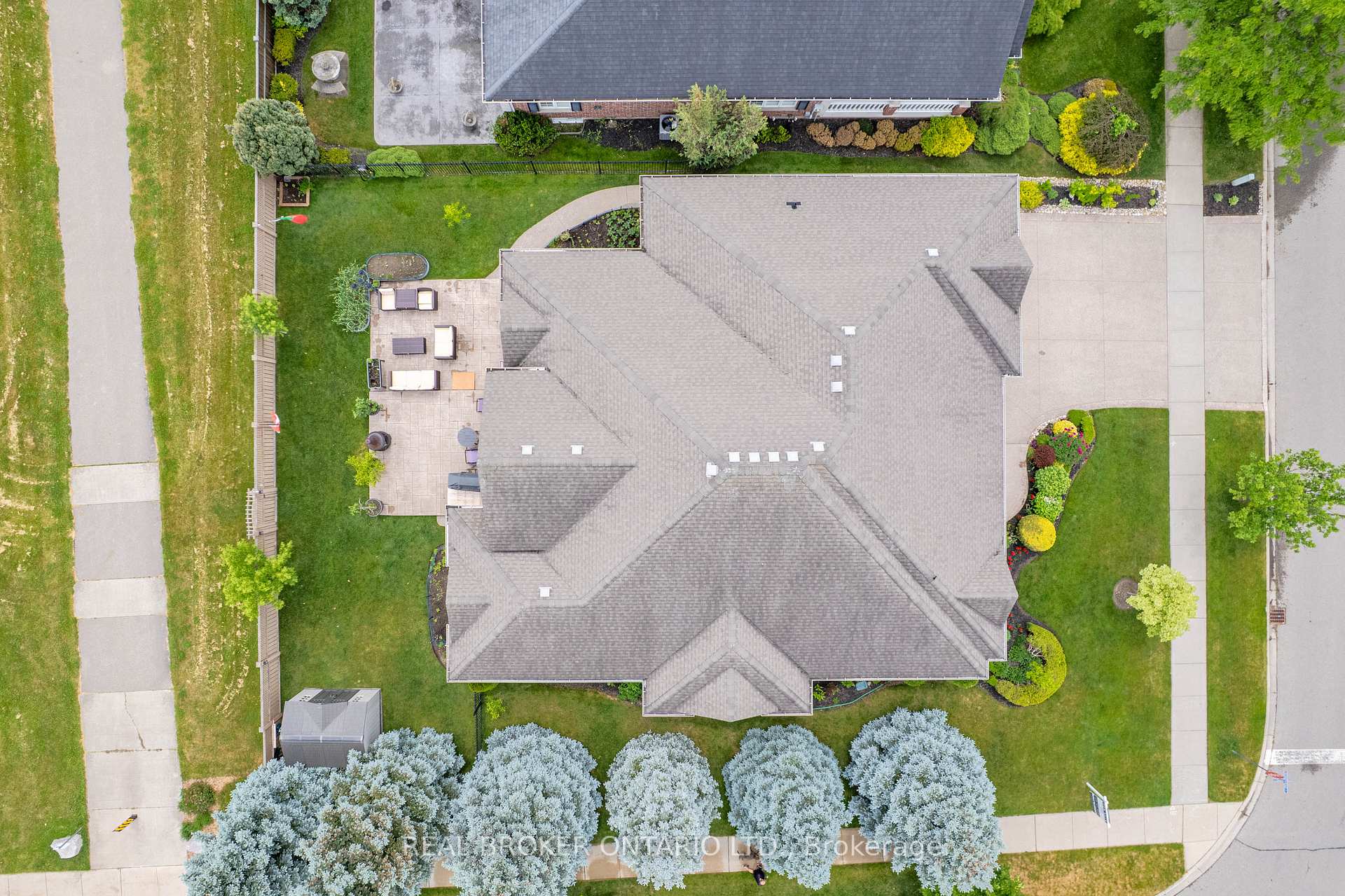 Photo 34 of 114 Pennsylvania Crescent, Kitchener, Pioneer Tower West — HOMEH