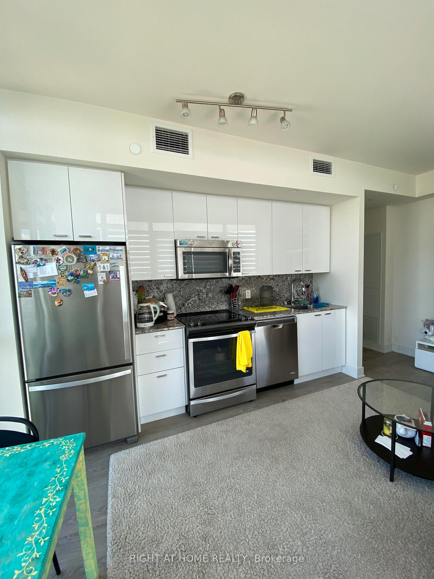Photo 2 of Unit 2802, 30 Roehampton Avenue, Toronto, Mount Pleasant East — HOMEH