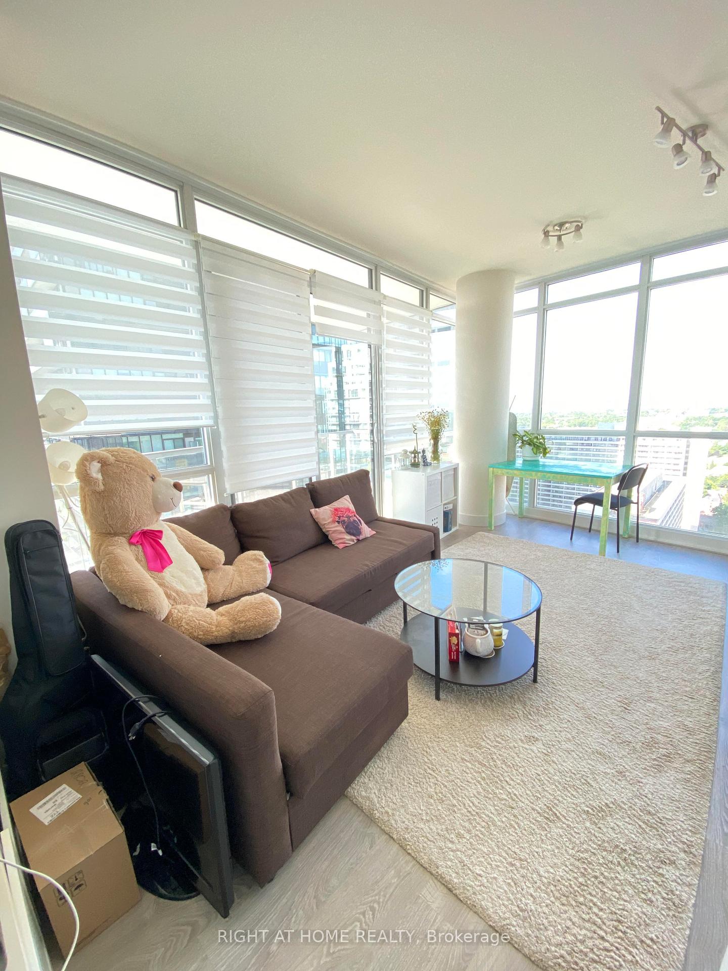 Photo 5 of Unit 2802, 30 Roehampton Avenue, Toronto, Mount Pleasant East — HOMEH