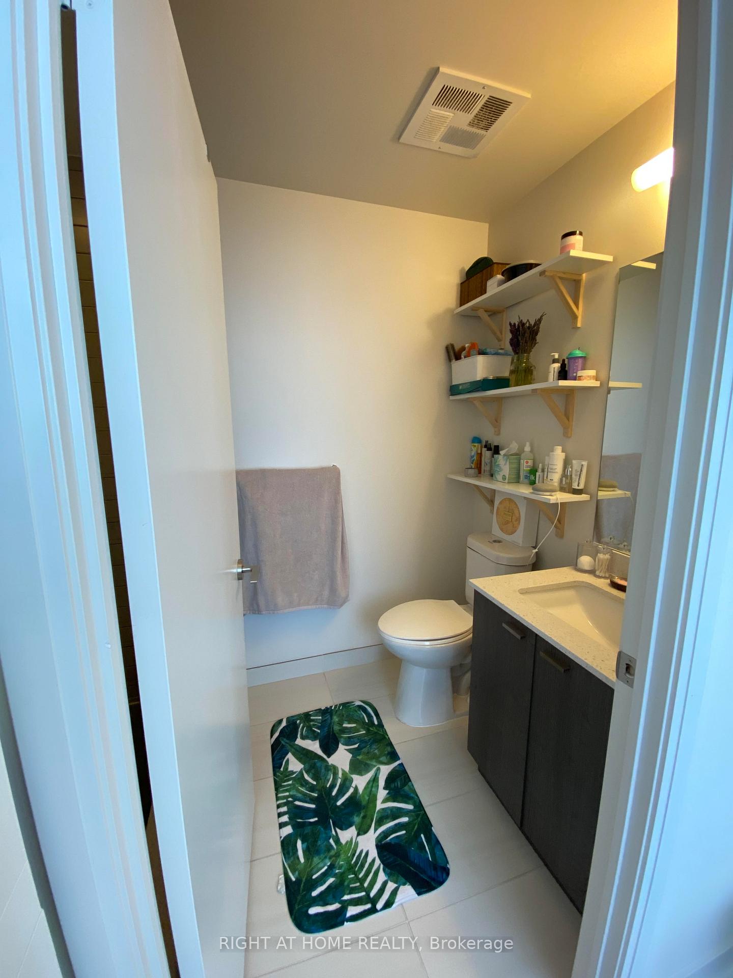 Photo 6 of Unit 2802, 30 Roehampton Avenue, Toronto, Mount Pleasant East — HOMEH