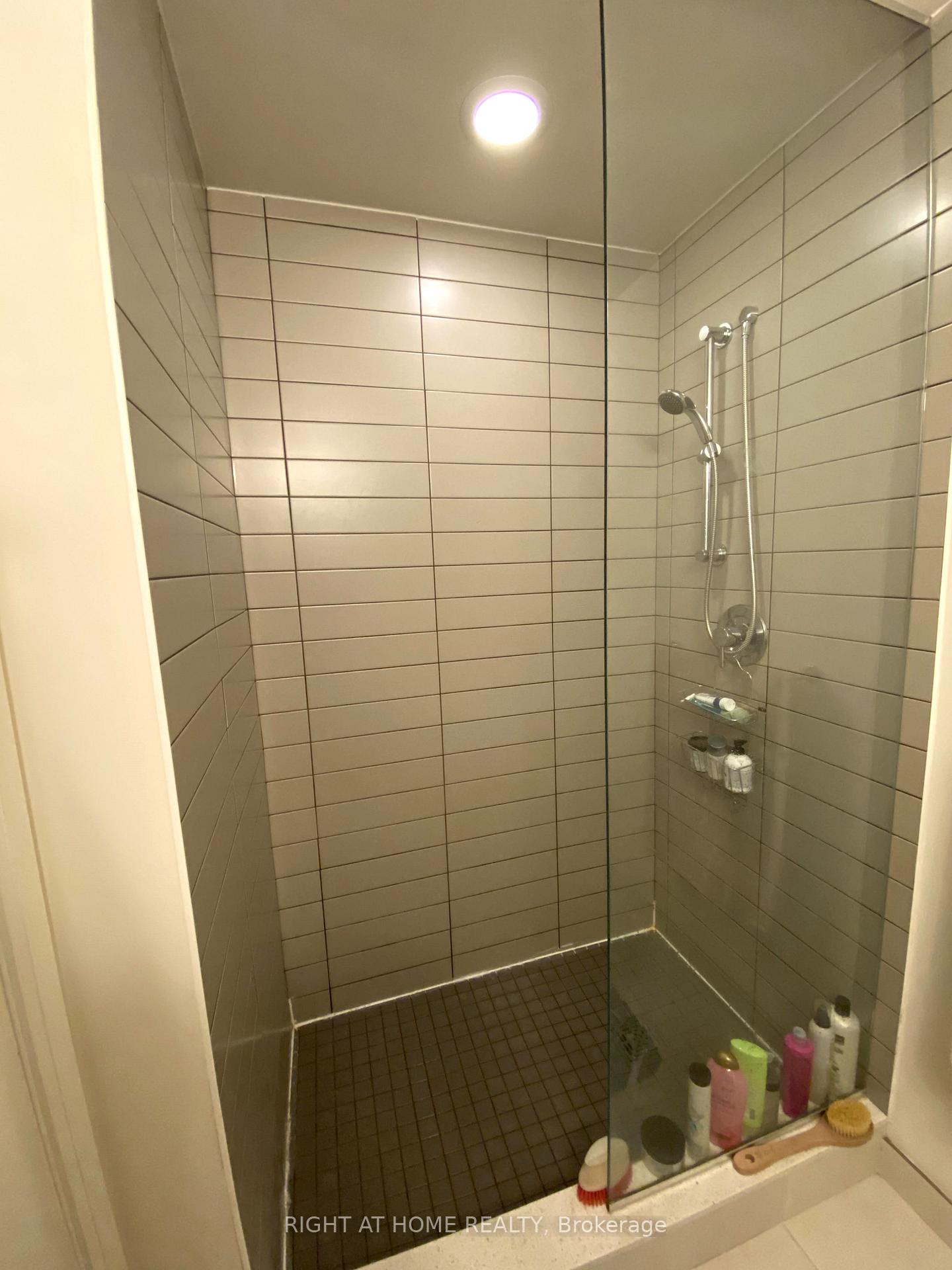 Photo 7 of Unit 2802, 30 Roehampton Avenue, Toronto, Mount Pleasant East — HOMEH