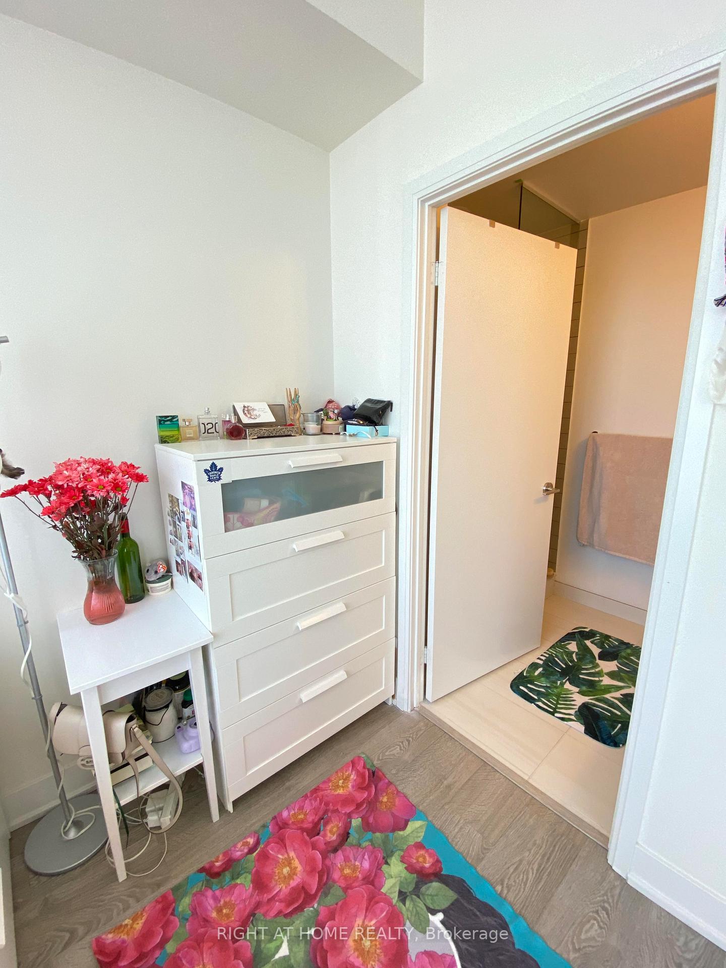 Photo 8 of Unit 2802, 30 Roehampton Avenue, Toronto, Mount Pleasant East — HOMEH