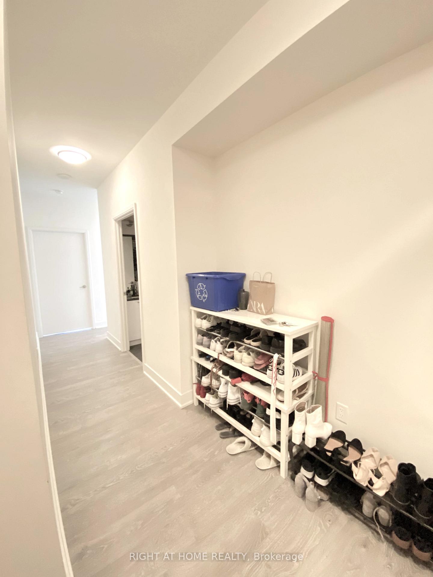 Photo 9 of Unit 2802, 30 Roehampton Avenue, Toronto, Mount Pleasant East — HOMEH