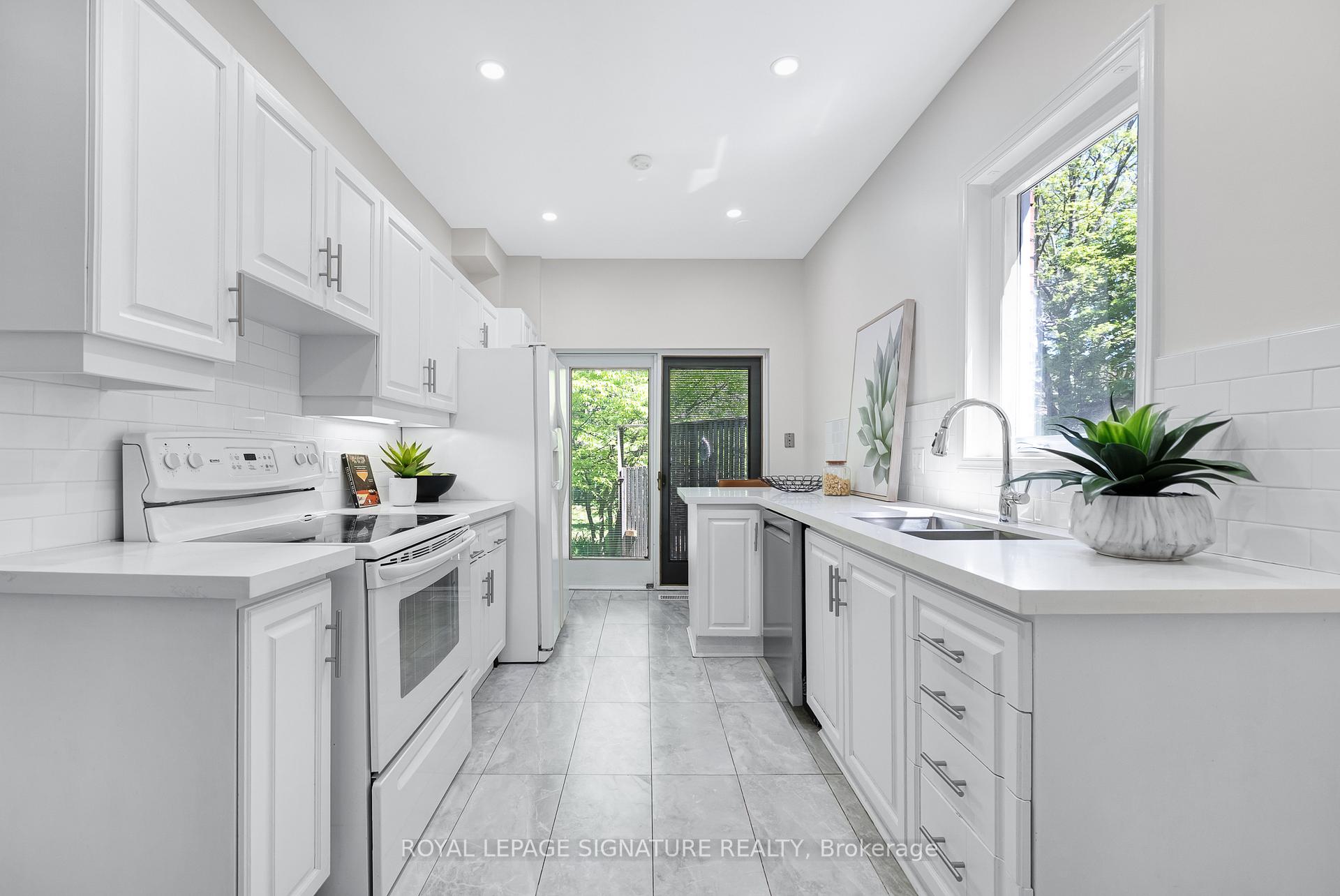 Photo 7 of 90 Roselawn Avenue, Toronto, Yonge-Eglinton — HOMEH