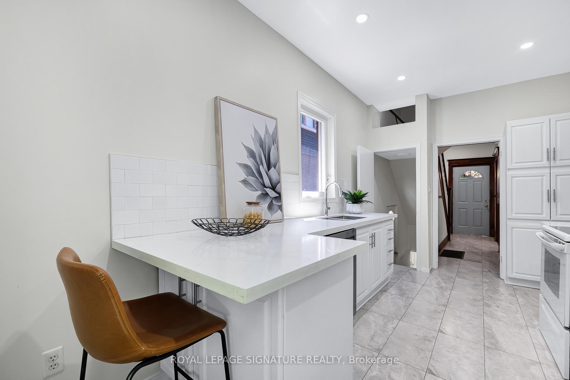 Photo 9 of 90 Roselawn Avenue, Toronto, Yonge-Eglinton — HOMEH