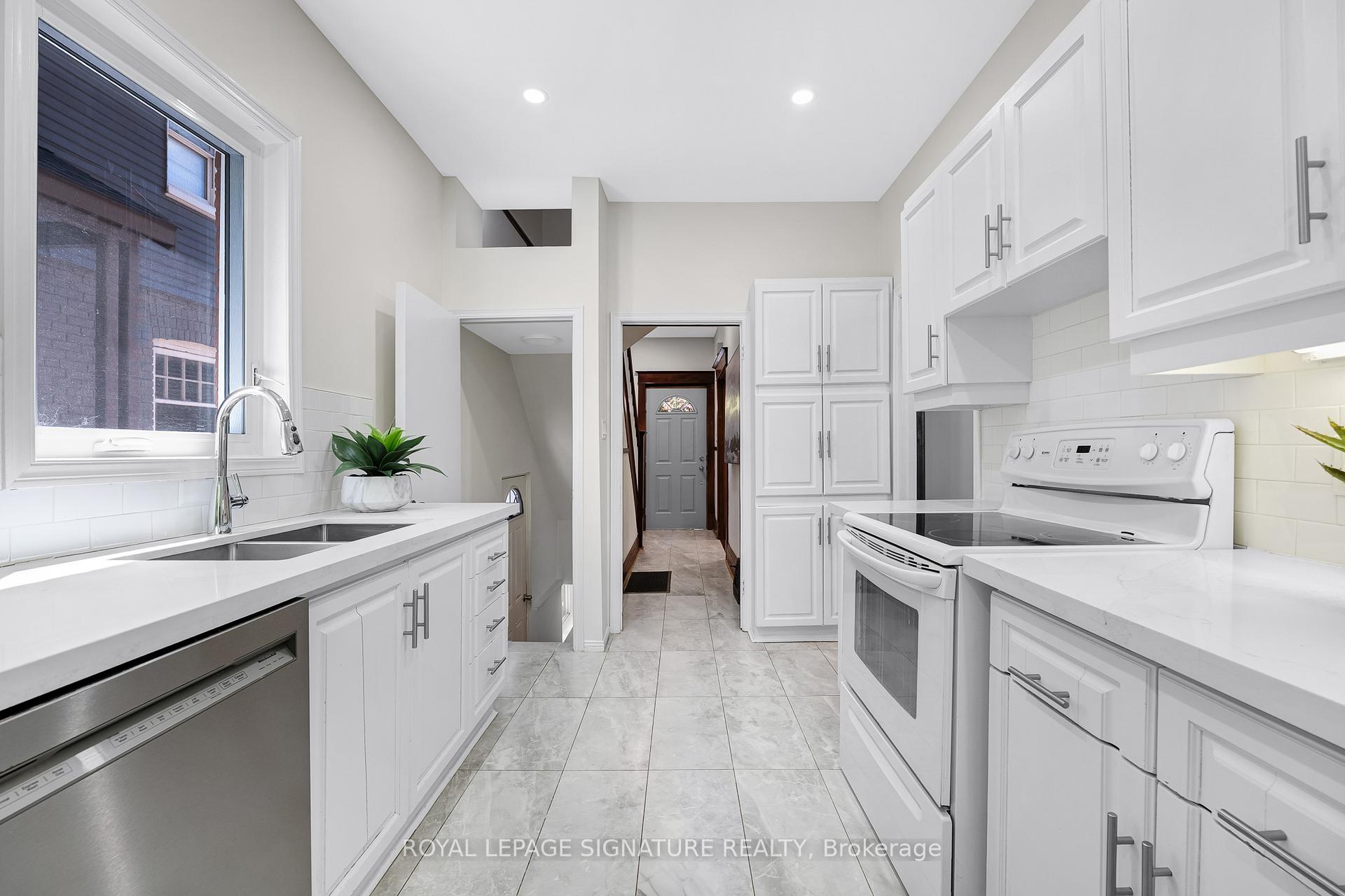 Photo 10 of 90 Roselawn Avenue, Toronto, Yonge-Eglinton — HOMEH