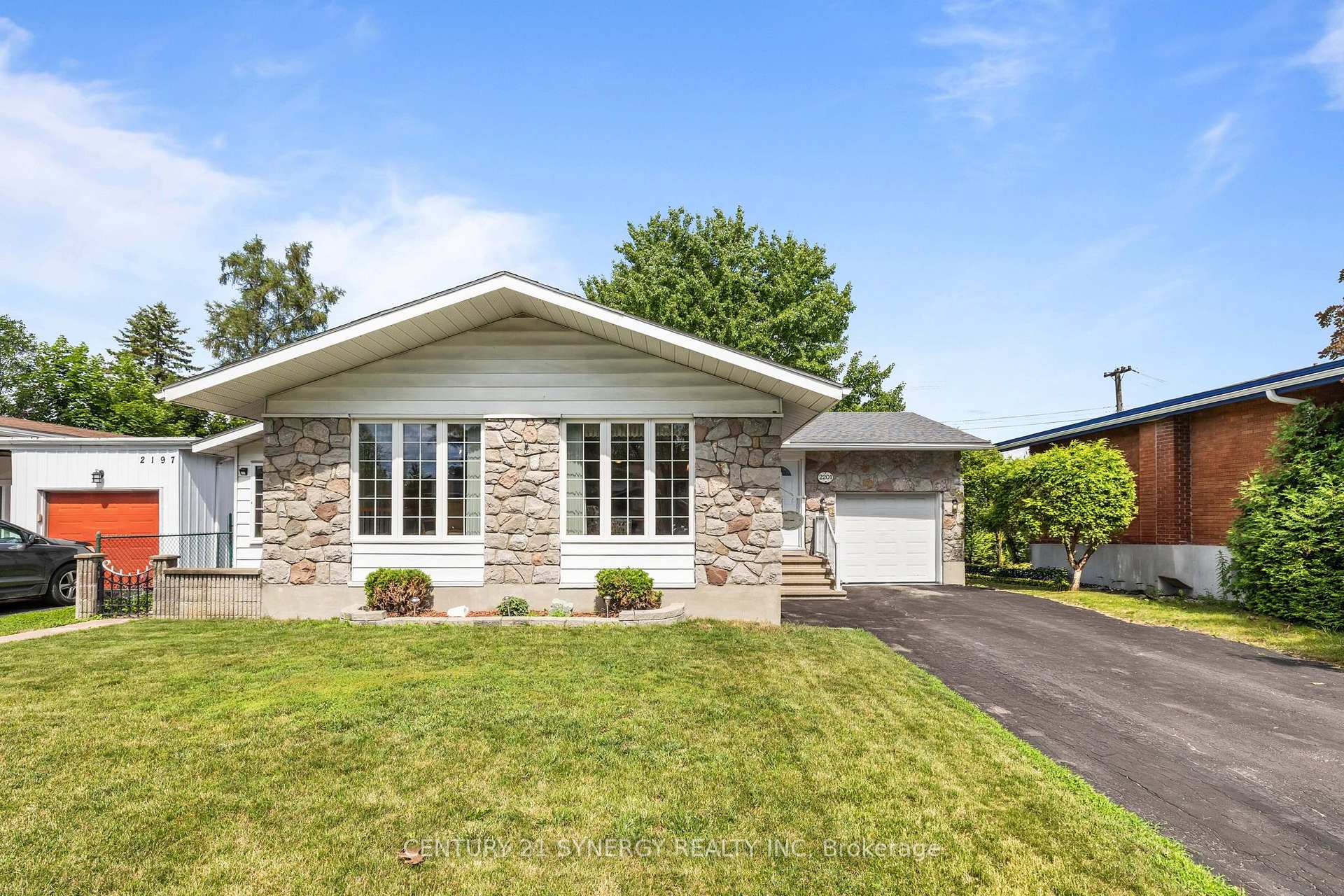 Photo 1 of 2201 Haig Drive, Ottawa, Elmvale Acres — HOMEH