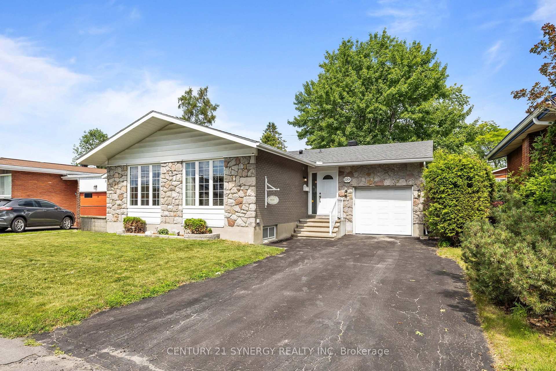 Photo 5 of 2201 Haig Drive, Ottawa, Elmvale Acres — HOMEH