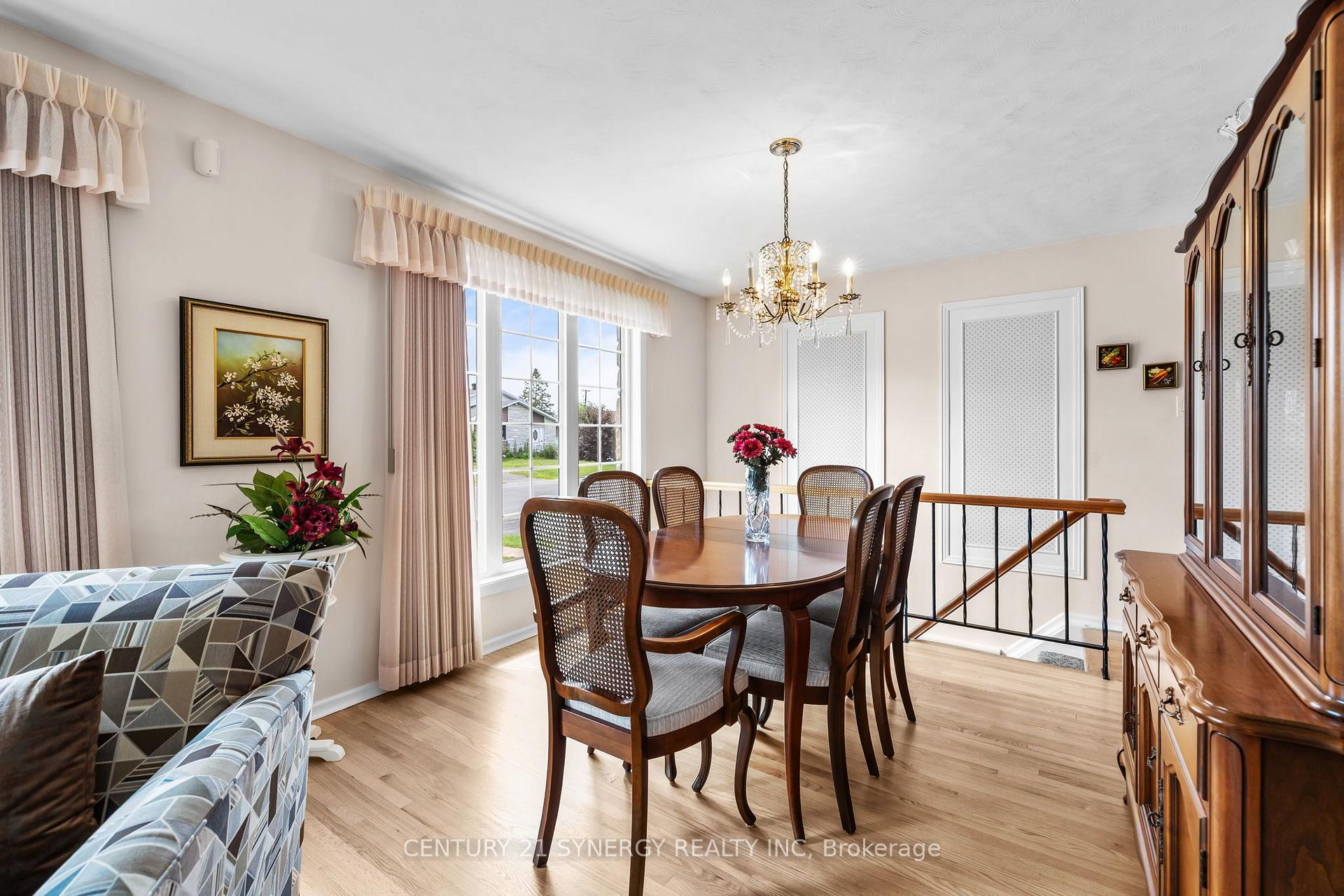 Photo 14 of 2201 Haig Drive, Ottawa, Elmvale Acres — HOMEH