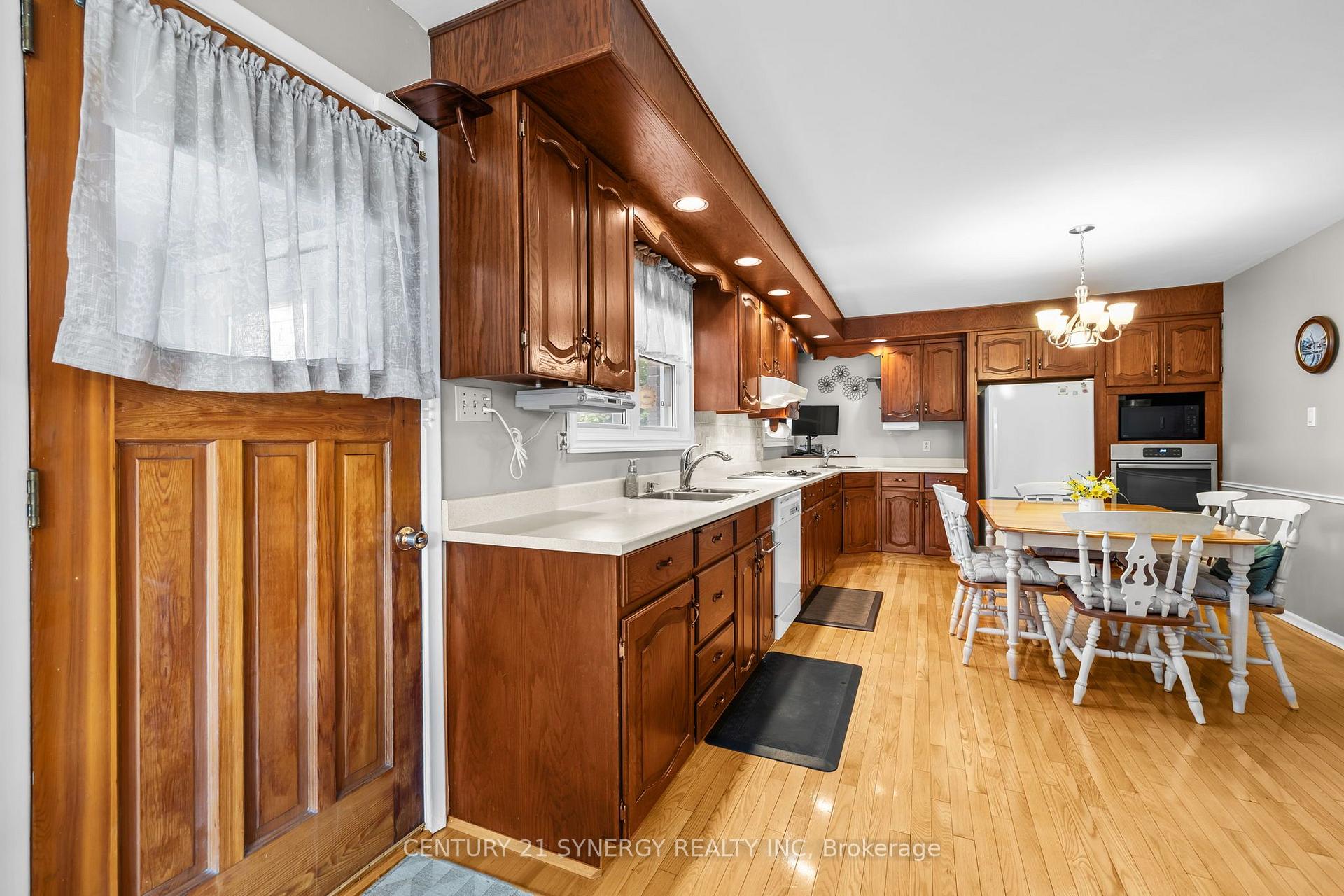 Photo 18 of 2201 Haig Drive, Ottawa, Elmvale Acres — HOMEH