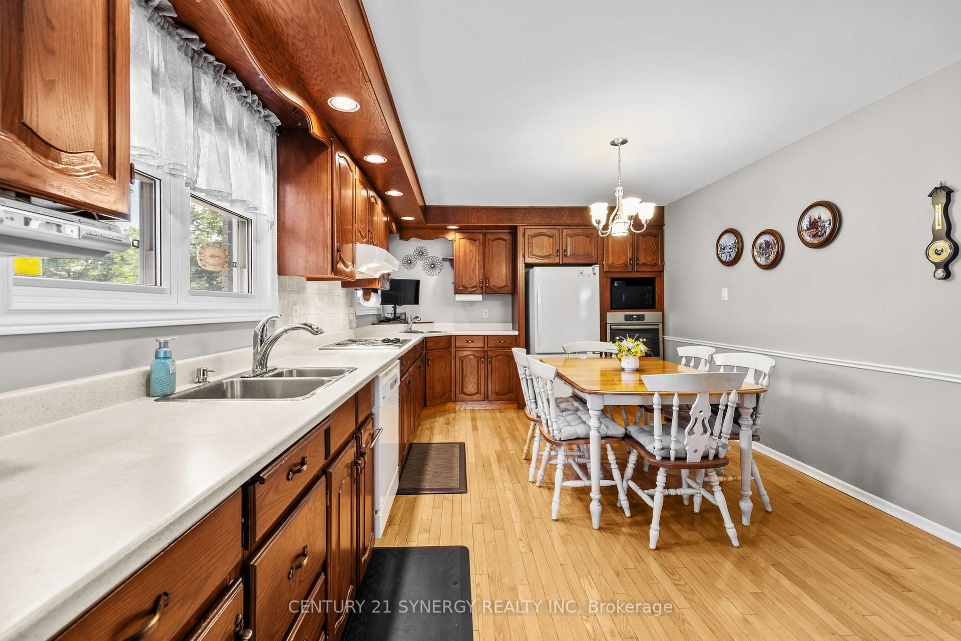 Photo 19 of 2201 Haig Drive, Ottawa, Elmvale Acres — HOMEH