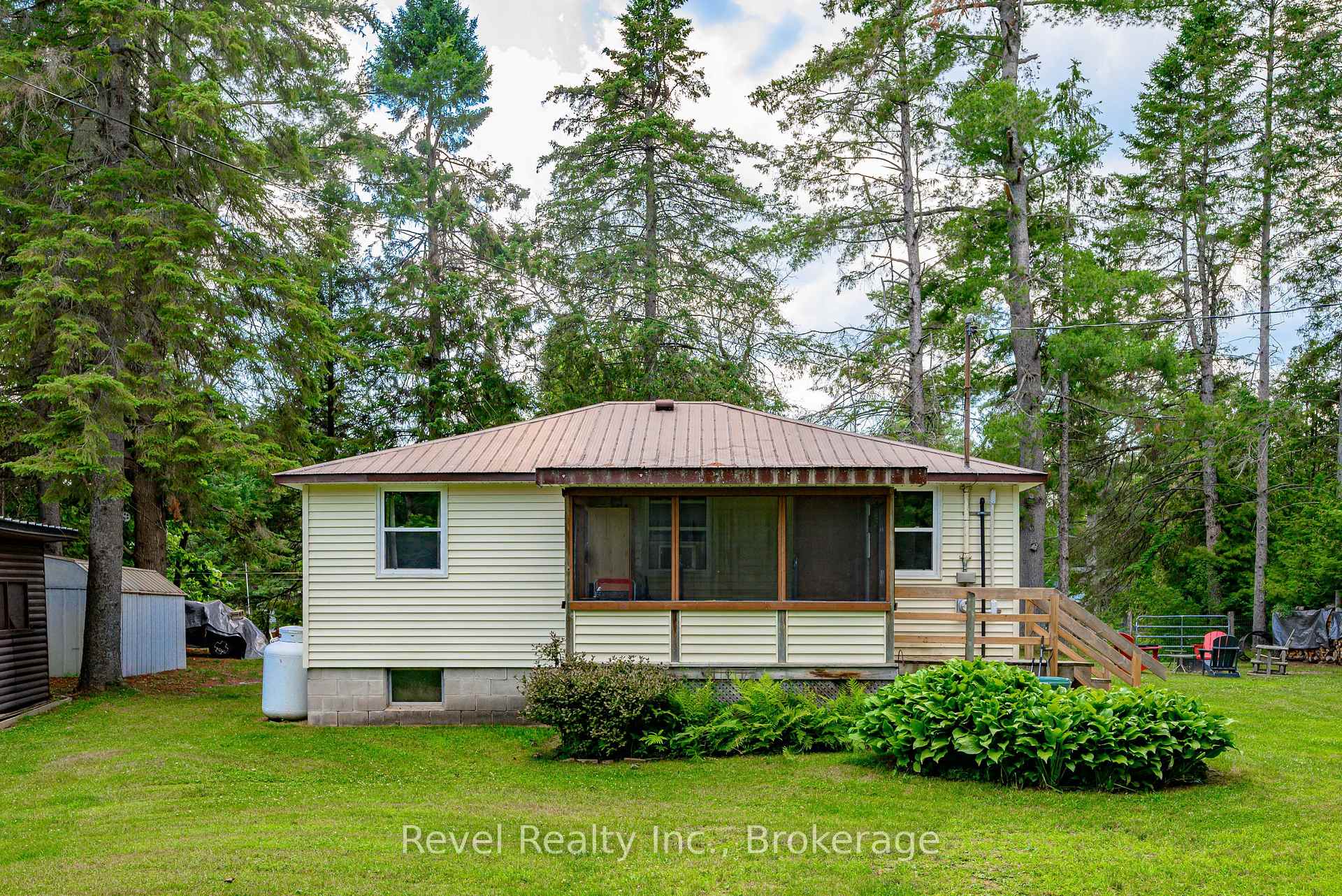 Photo 4 of 59 Brook Road, Kawartha Lakes, Fenelon Falls — HOMEH