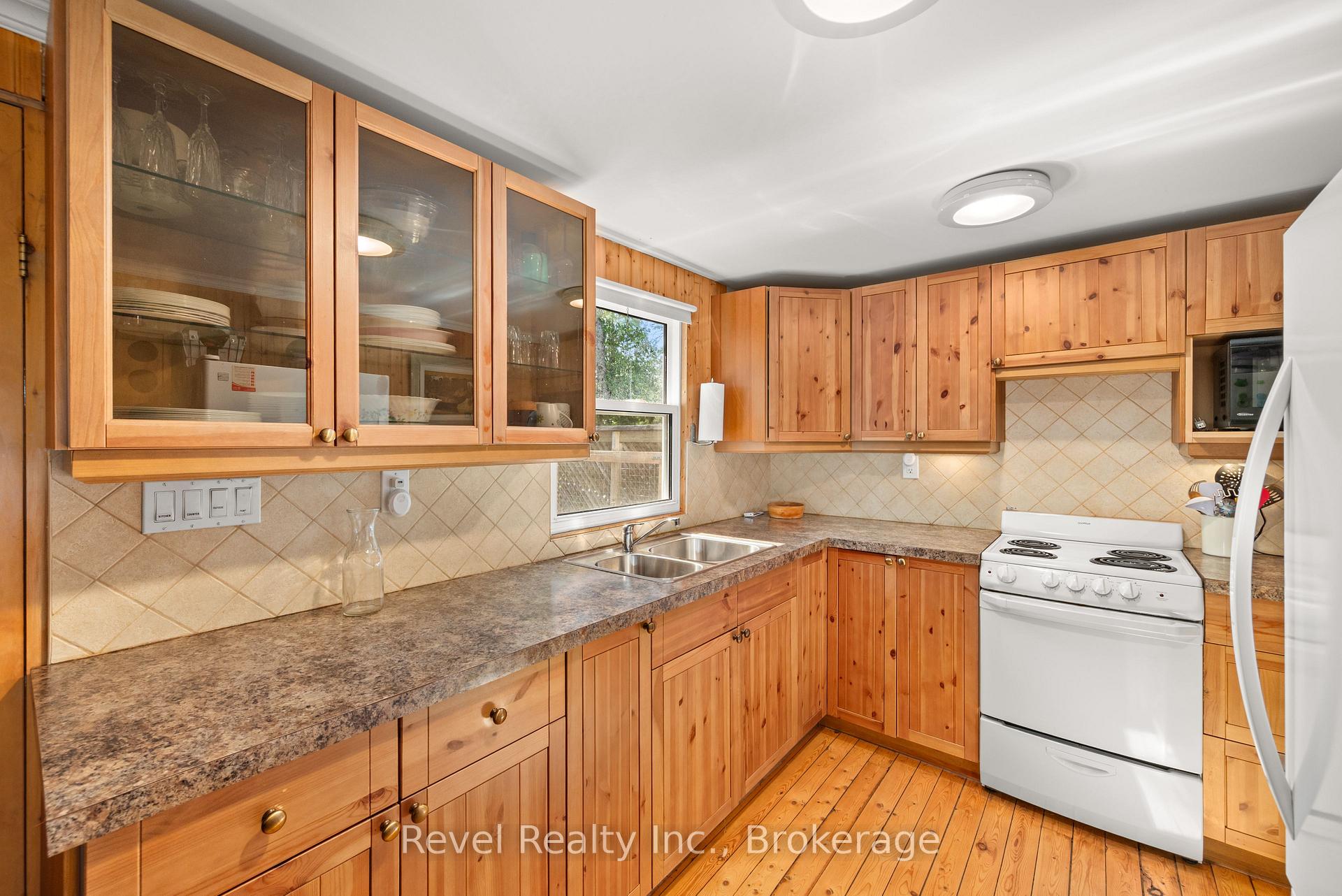 Photo 5 of 59 Brook Road, Kawartha Lakes, Fenelon Falls — HOMEH