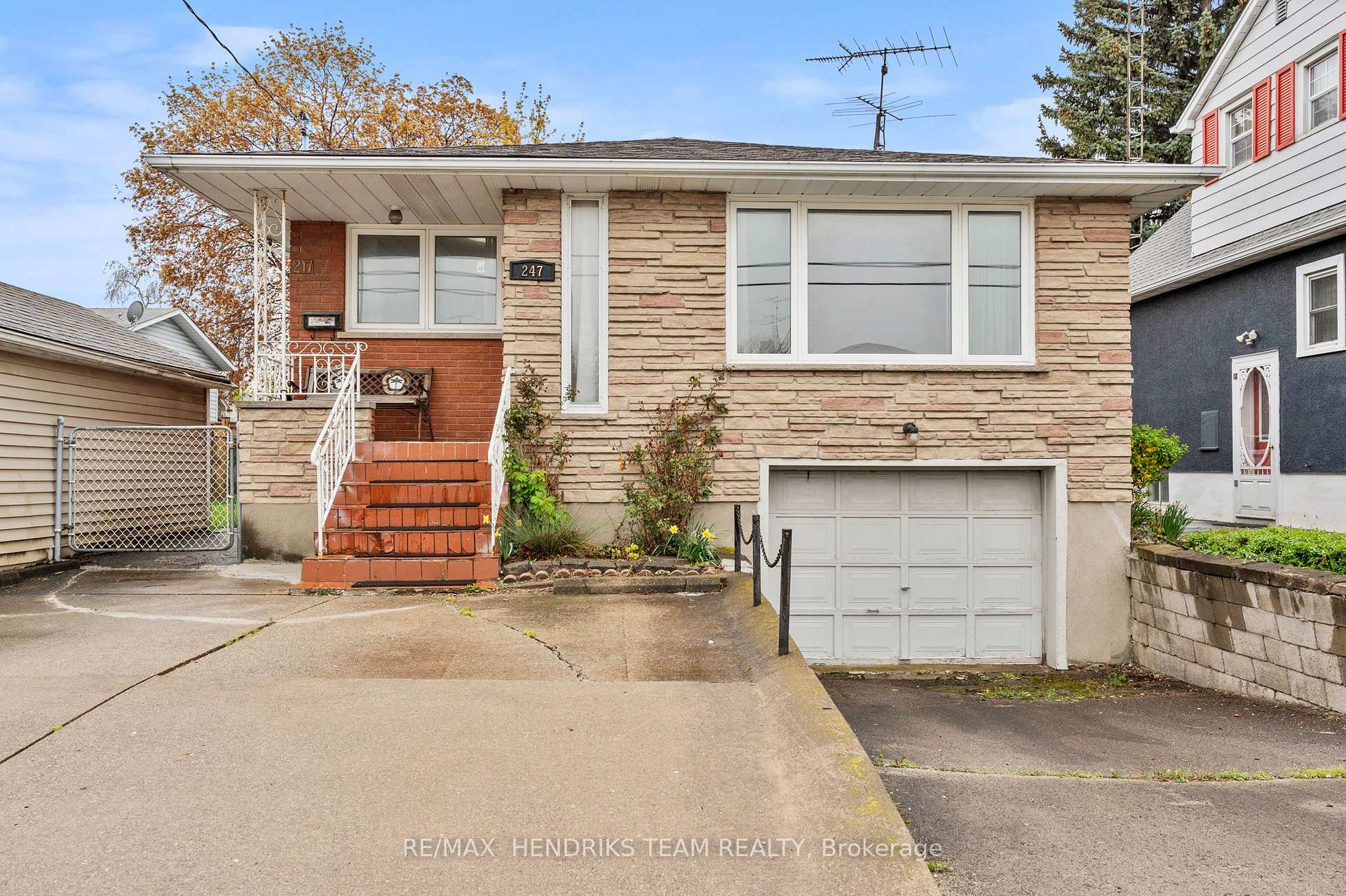 Photo 1 of 247 Grantham Avenue, St. Catharines, Facer — HOMEH