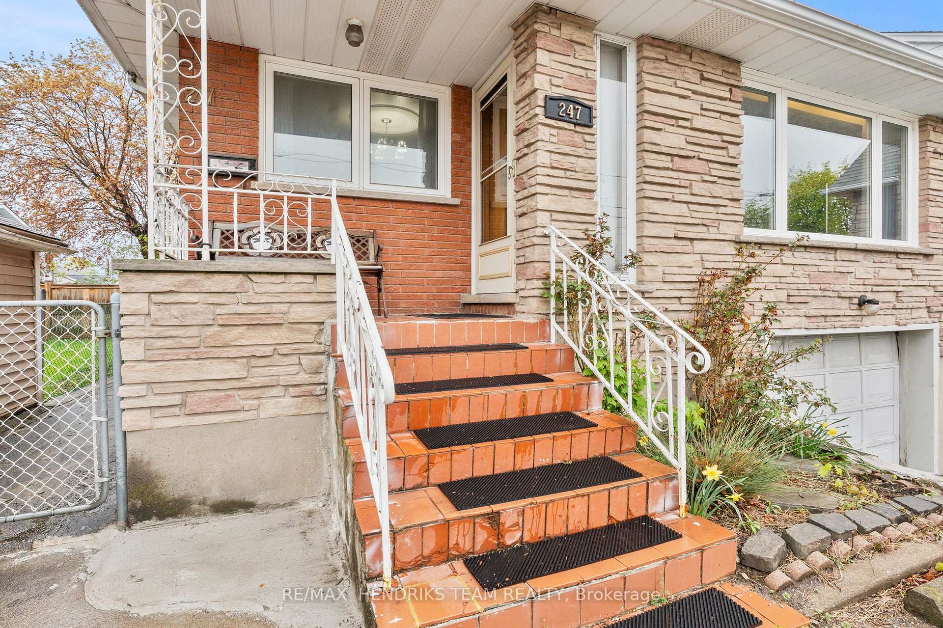 Photo 3 of 247 Grantham Avenue, St. Catharines, Facer — HOMEH