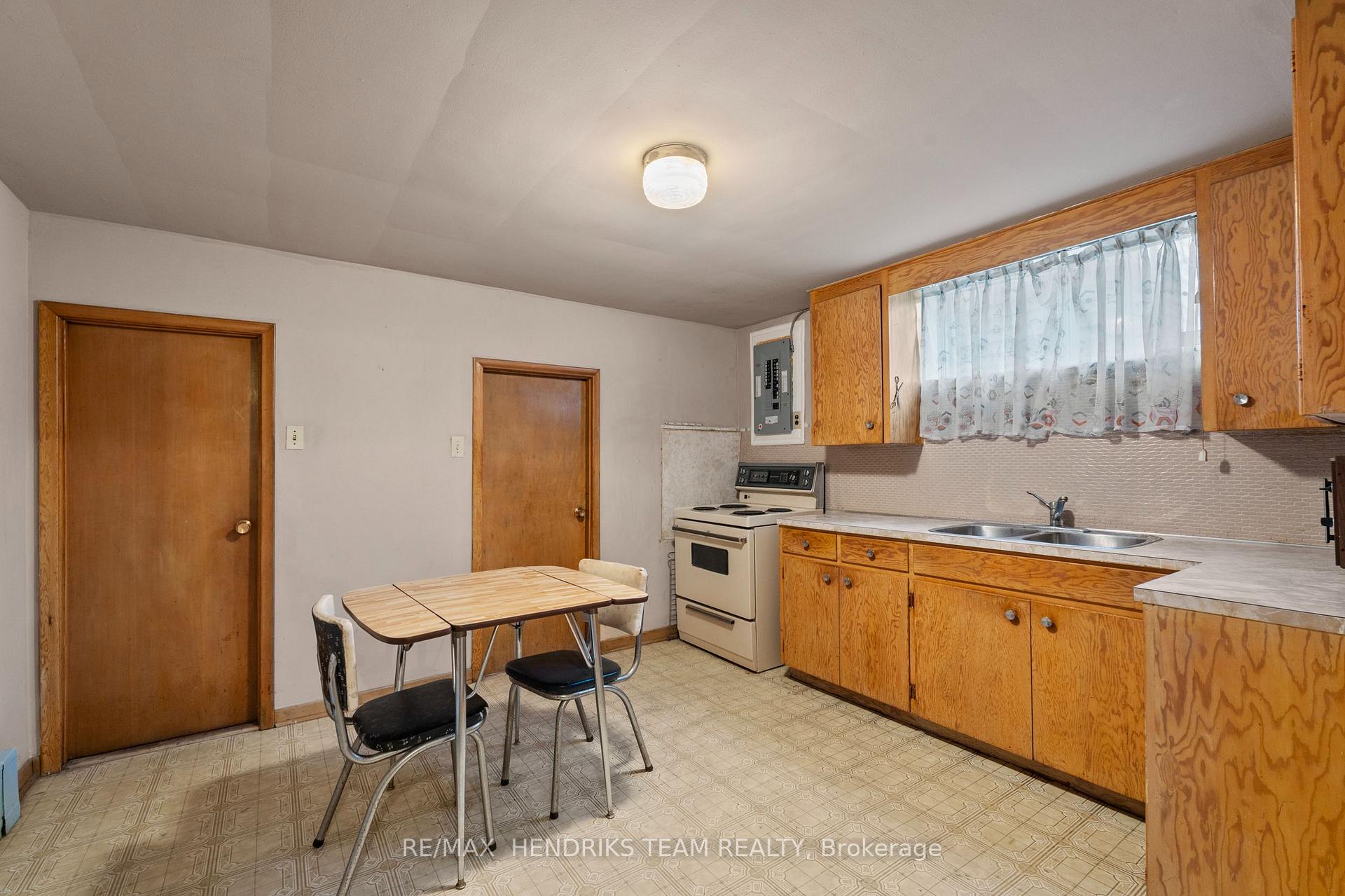 Photo 28 of 247 Grantham Avenue, St. Catharines, Facer — HOMEH