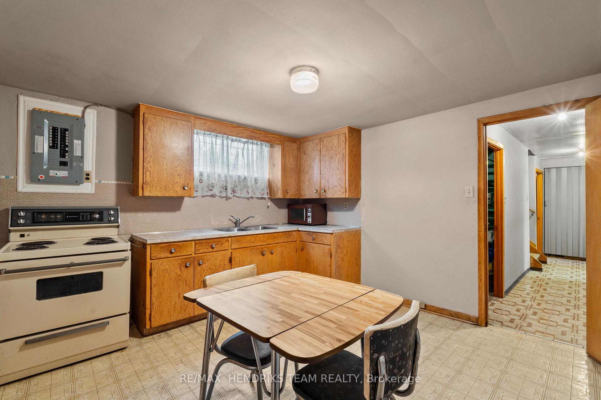Photo 29 of 247 Grantham Avenue, St. Catharines, Facer — HOMEH
