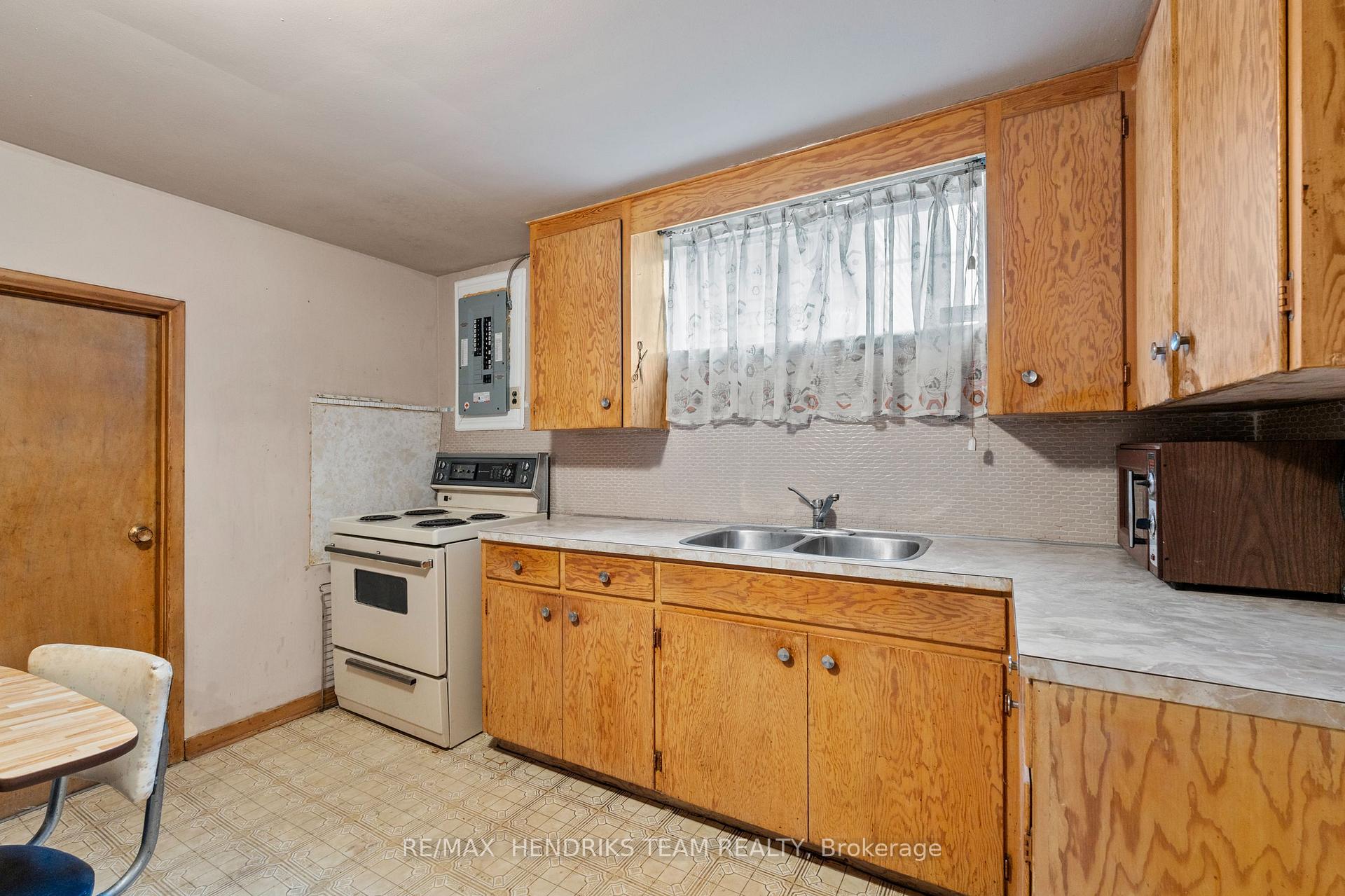 Photo 30 of 247 Grantham Avenue, St. Catharines, Facer — HOMEH