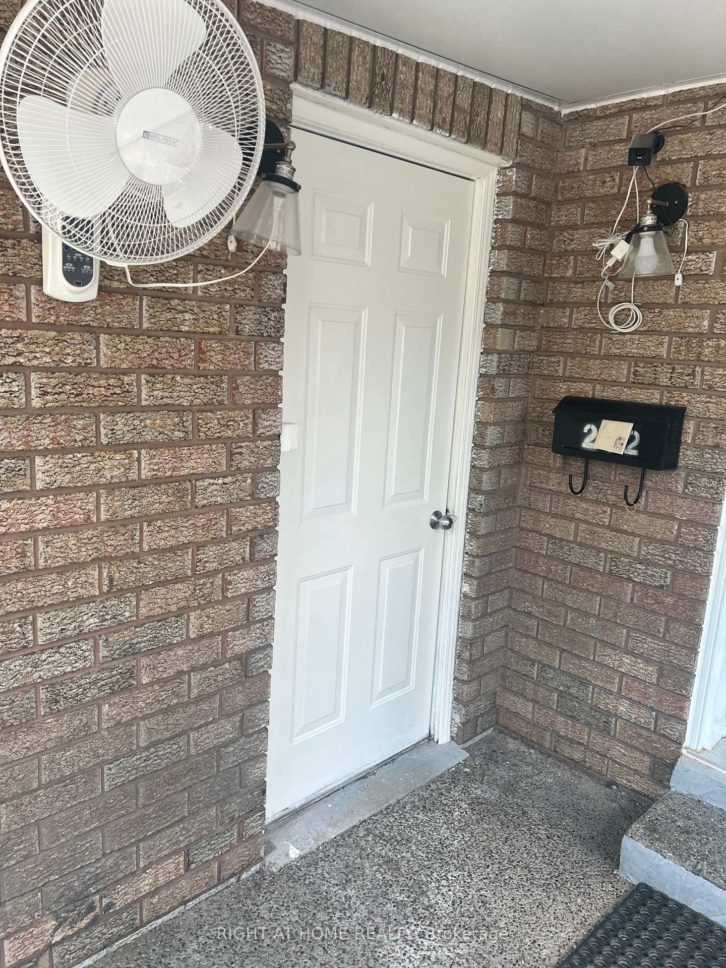 Photo 4 of Unit Basement, 272 Nahani Way, Mississauga, Hurontario — HOMEH