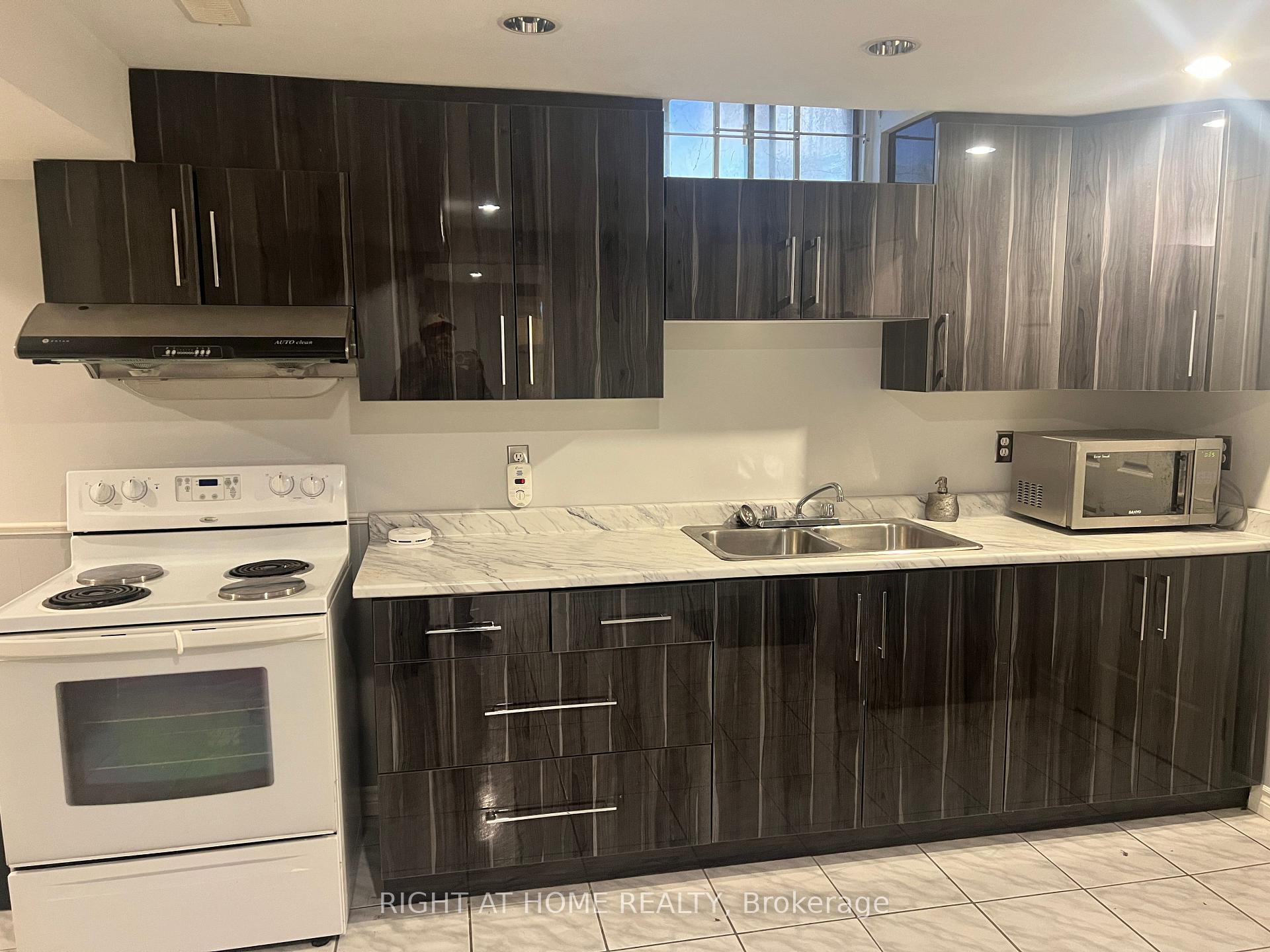 Photo 5 of Unit Basement, 272 Nahani Way, Mississauga, Hurontario — HOMEH