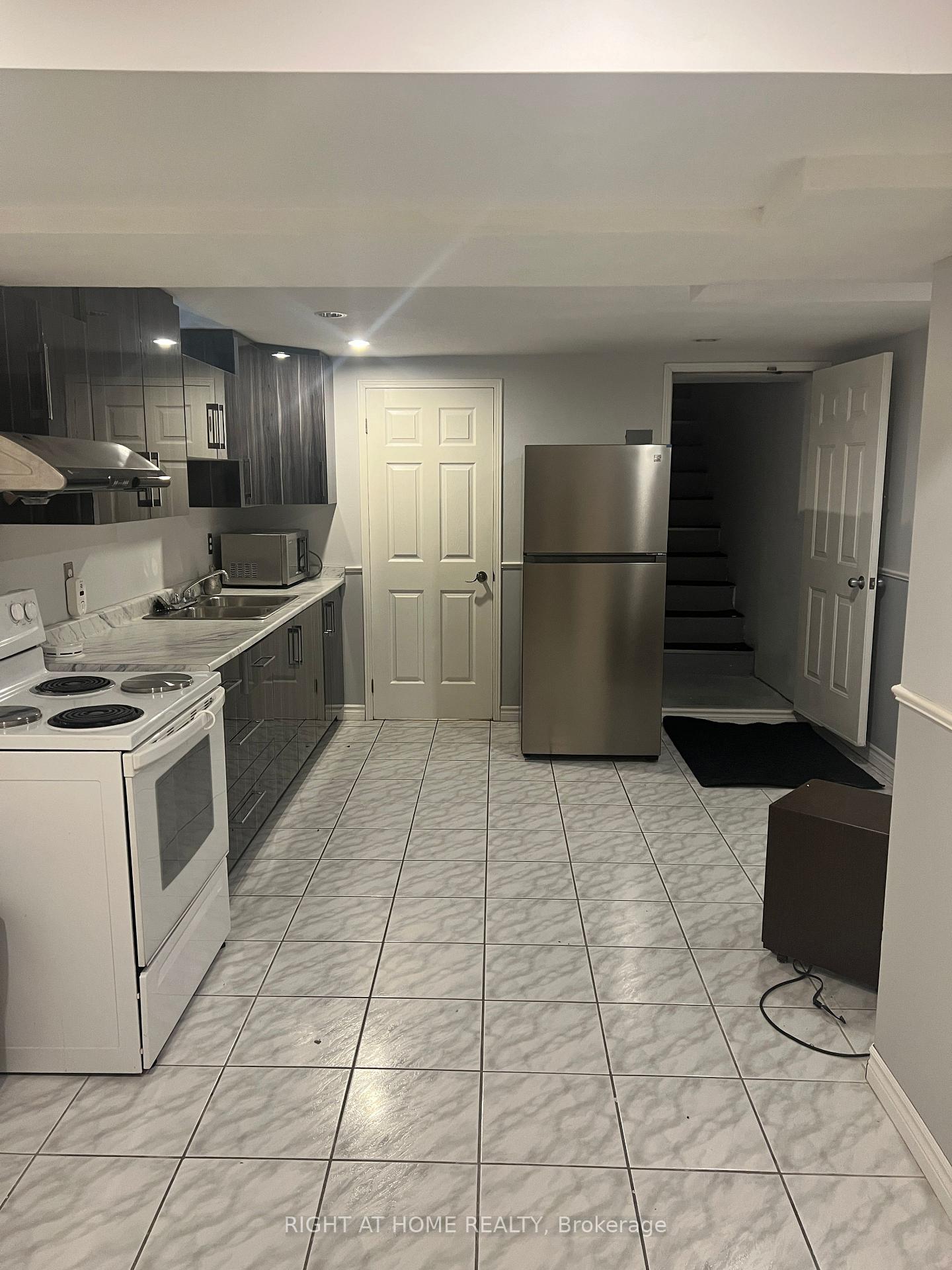 Photo 7 of Unit Basement, 272 Nahani Way, Mississauga, Hurontario — HOMEH