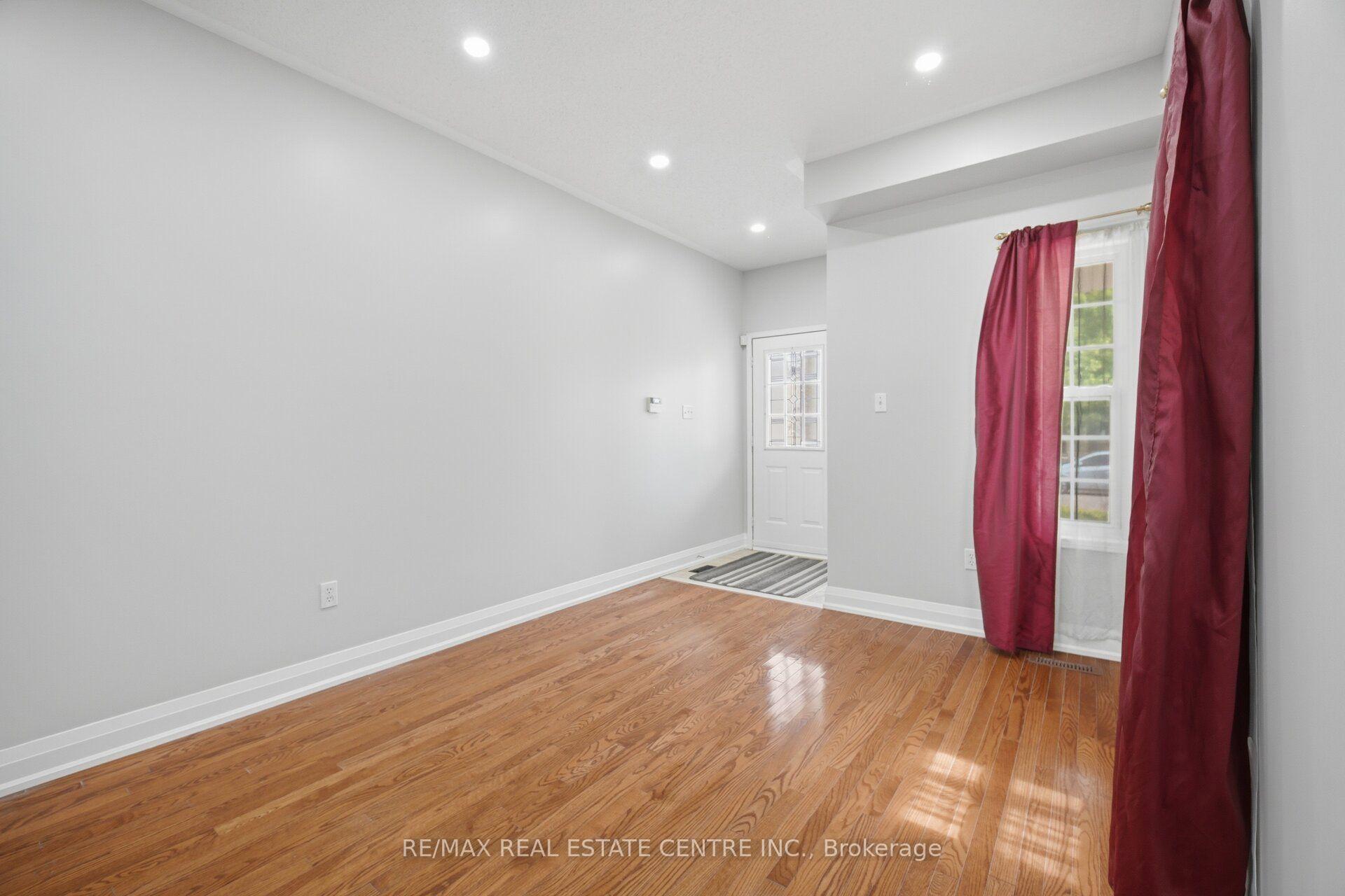 Photo 9 of Unit UPPER LEVEL, 3857 Brinwood Gate, Mississauga, Churchill Meadows — HOMEH