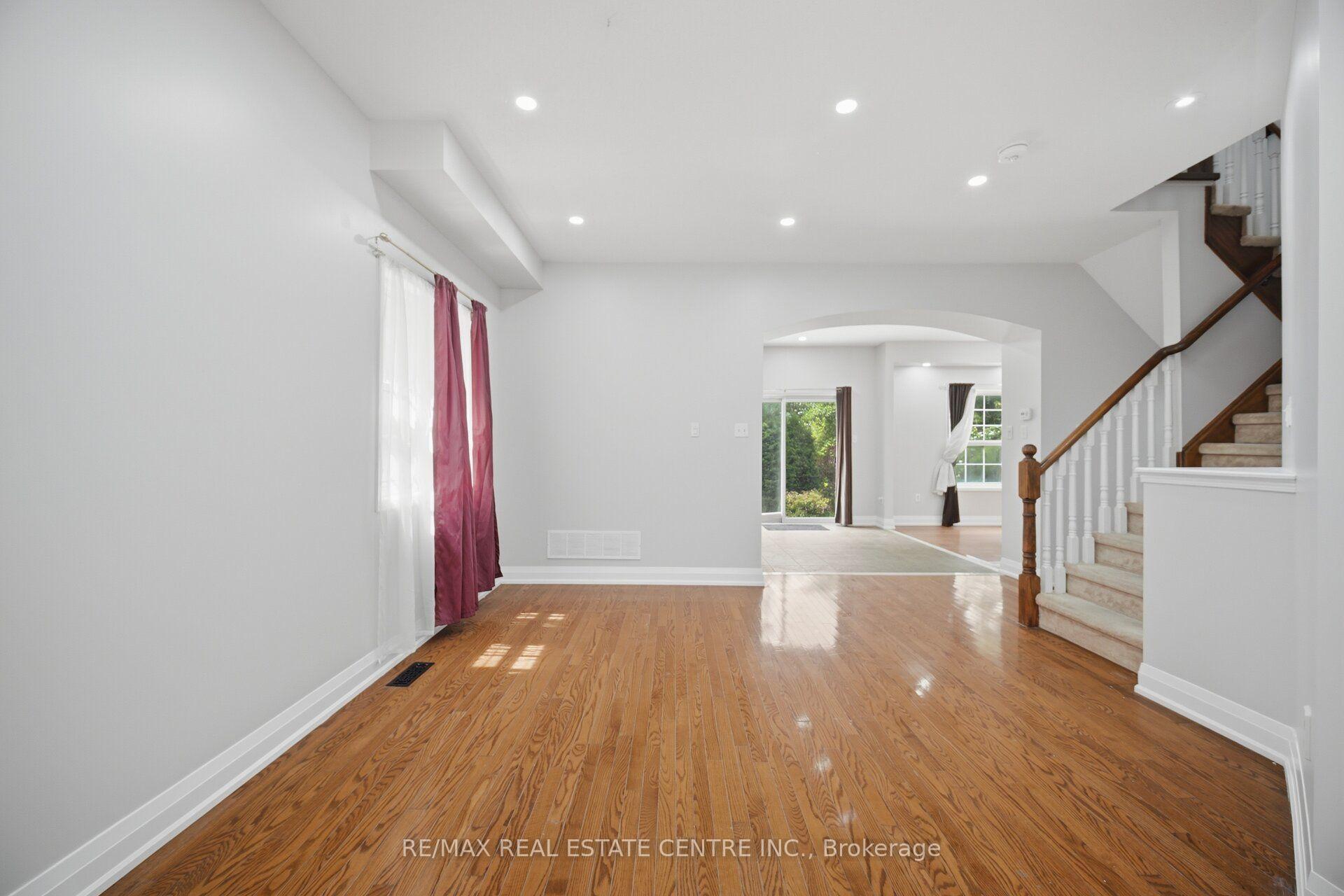 Photo 13 of Unit UPPER LEVEL, 3857 Brinwood Gate, Mississauga, Churchill Meadows — HOMEH