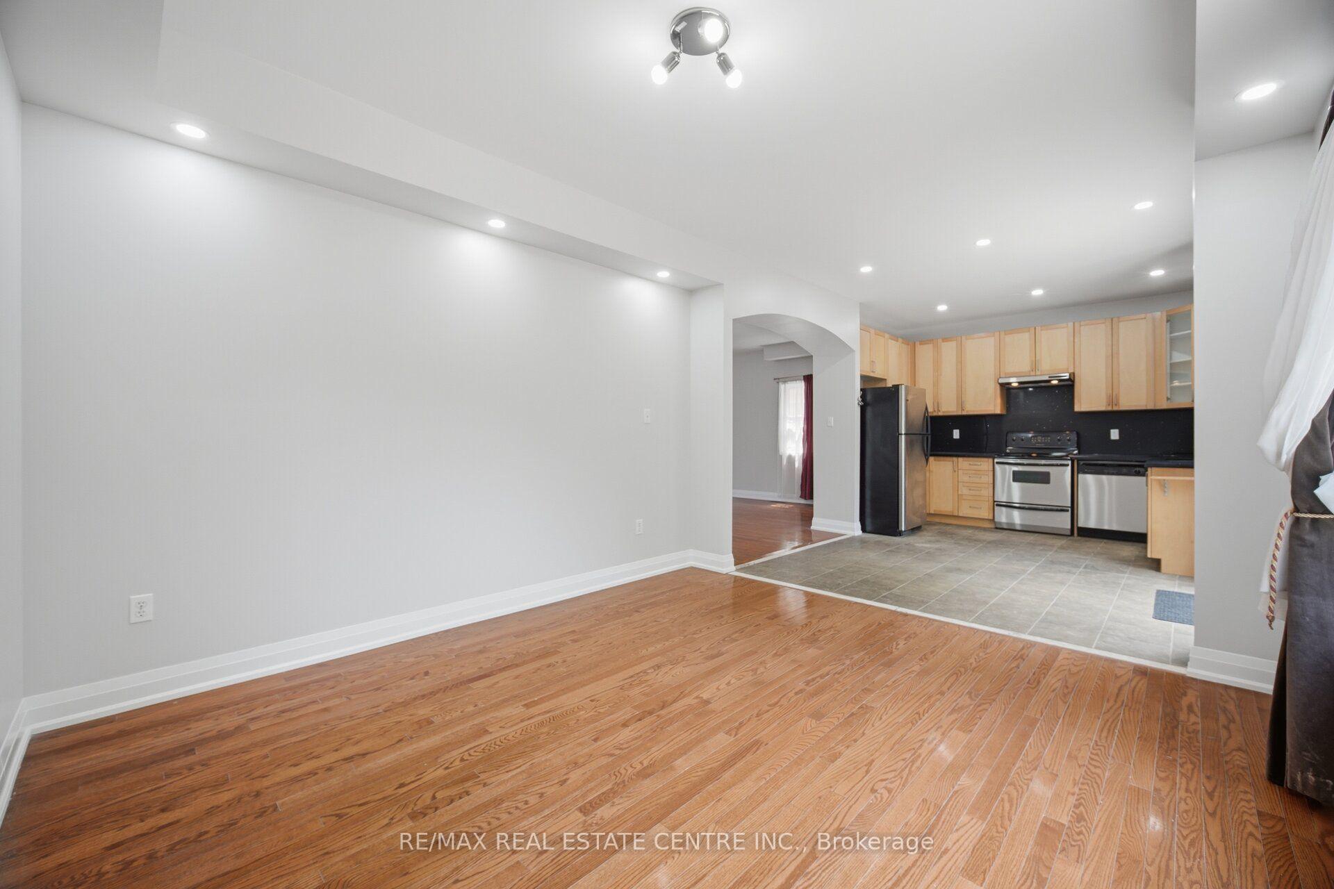 Photo 19 of Unit UPPER LEVEL, 3857 Brinwood Gate, Mississauga, Churchill Meadows — HOMEH