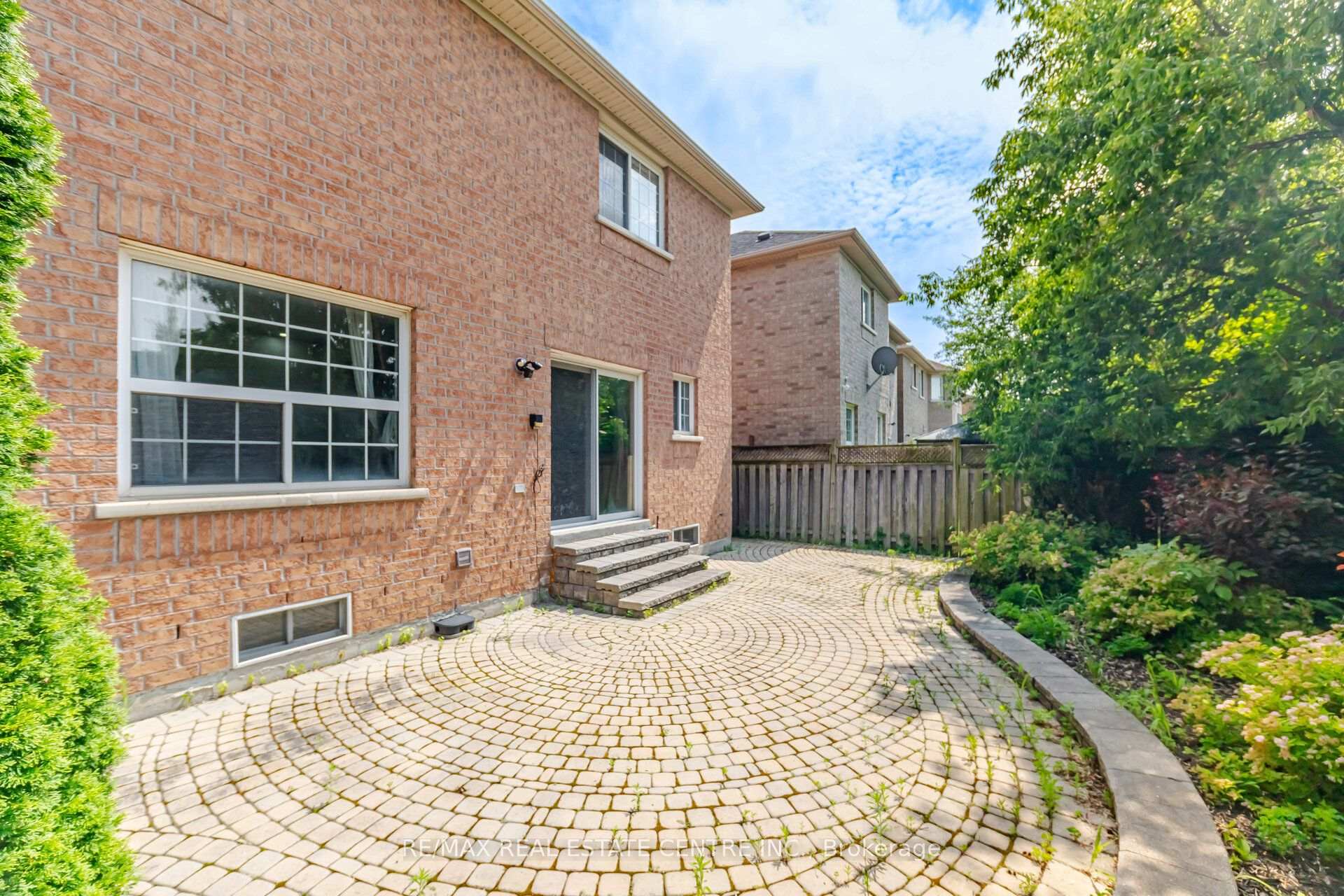 Photo 42 of Unit UPPER LEVEL, 3857 Brinwood Gate, Mississauga, Churchill Meadows — HOMEH