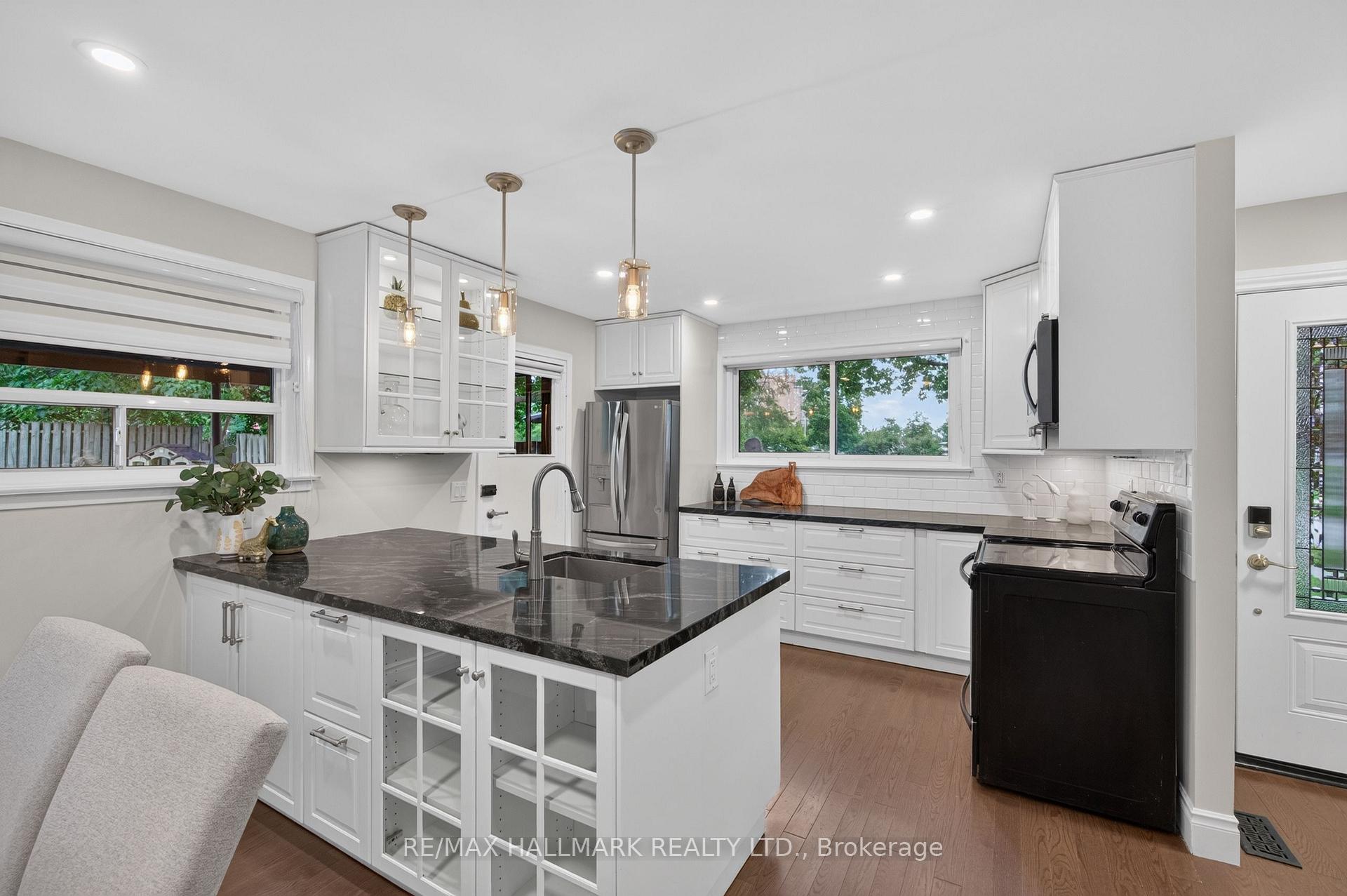 Photo 7 of 52 Clement Road, Etobicoke, Willowridge-Martingrove-Richview — HOMEH