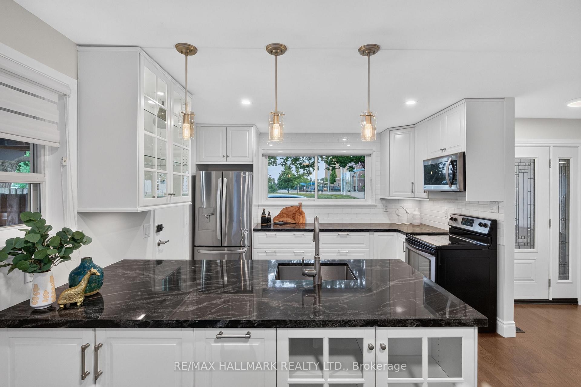 Photo 8 of 52 Clement Road, Etobicoke, Willowridge-Martingrove-Richview — HOMEH