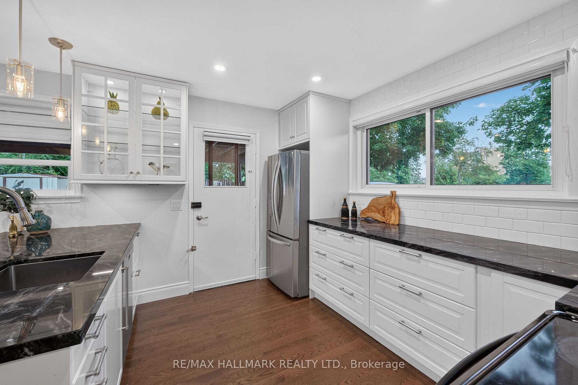 Photo 9 of 52 Clement Road, Etobicoke, Willowridge-Martingrove-Richview — HOMEH