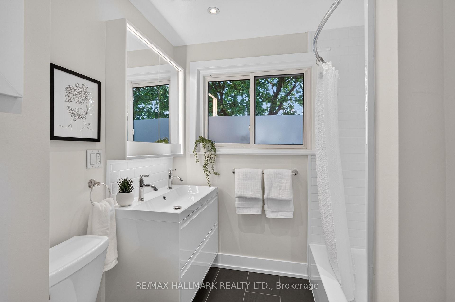 Photo 28 of 52 Clement Road, Etobicoke, Willowridge-Martingrove-Richview — HOMEH