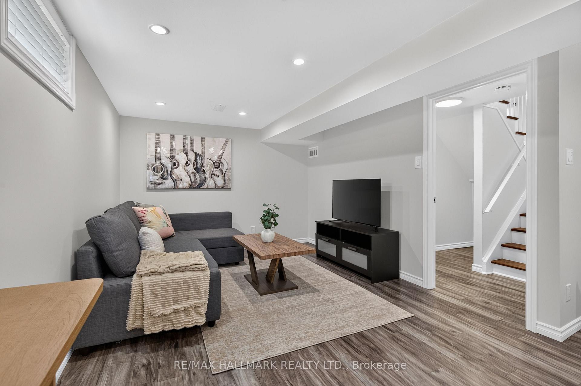Photo 29 of 52 Clement Road, Etobicoke, Willowridge-Martingrove-Richview — HOMEH