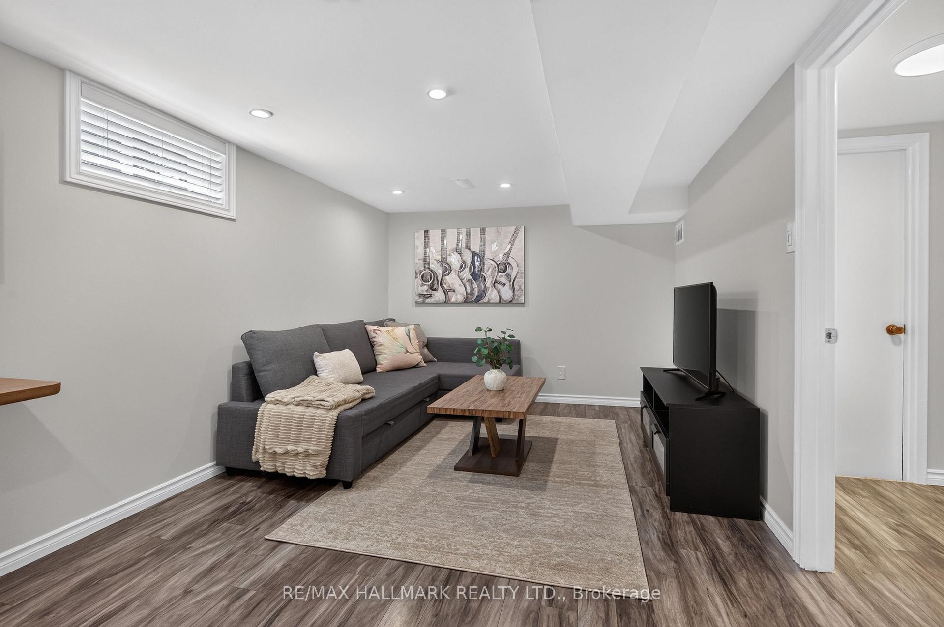 Photo 30 of 52 Clement Road, Etobicoke, Willowridge-Martingrove-Richview — HOMEH