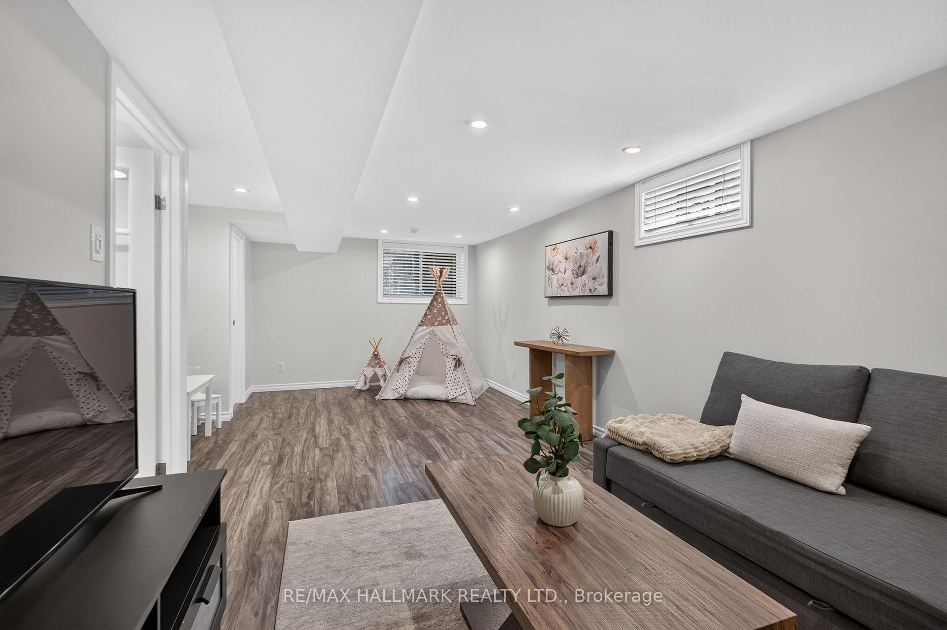Photo 31 of 52 Clement Road, Etobicoke, Willowridge-Martingrove-Richview — HOMEH