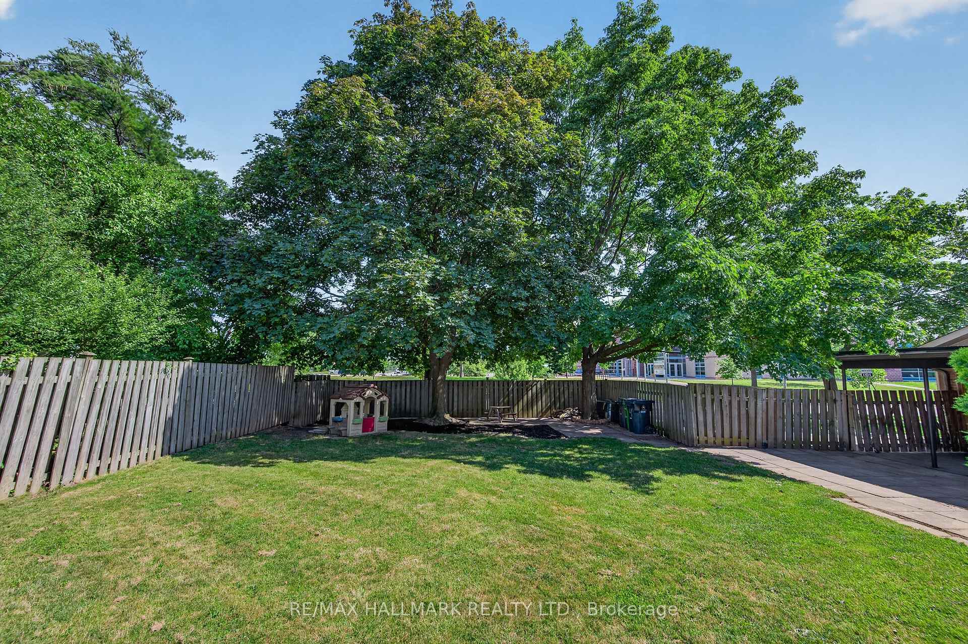 Photo 38 of 52 Clement Road, Etobicoke, Willowridge-Martingrove-Richview — HOMEH