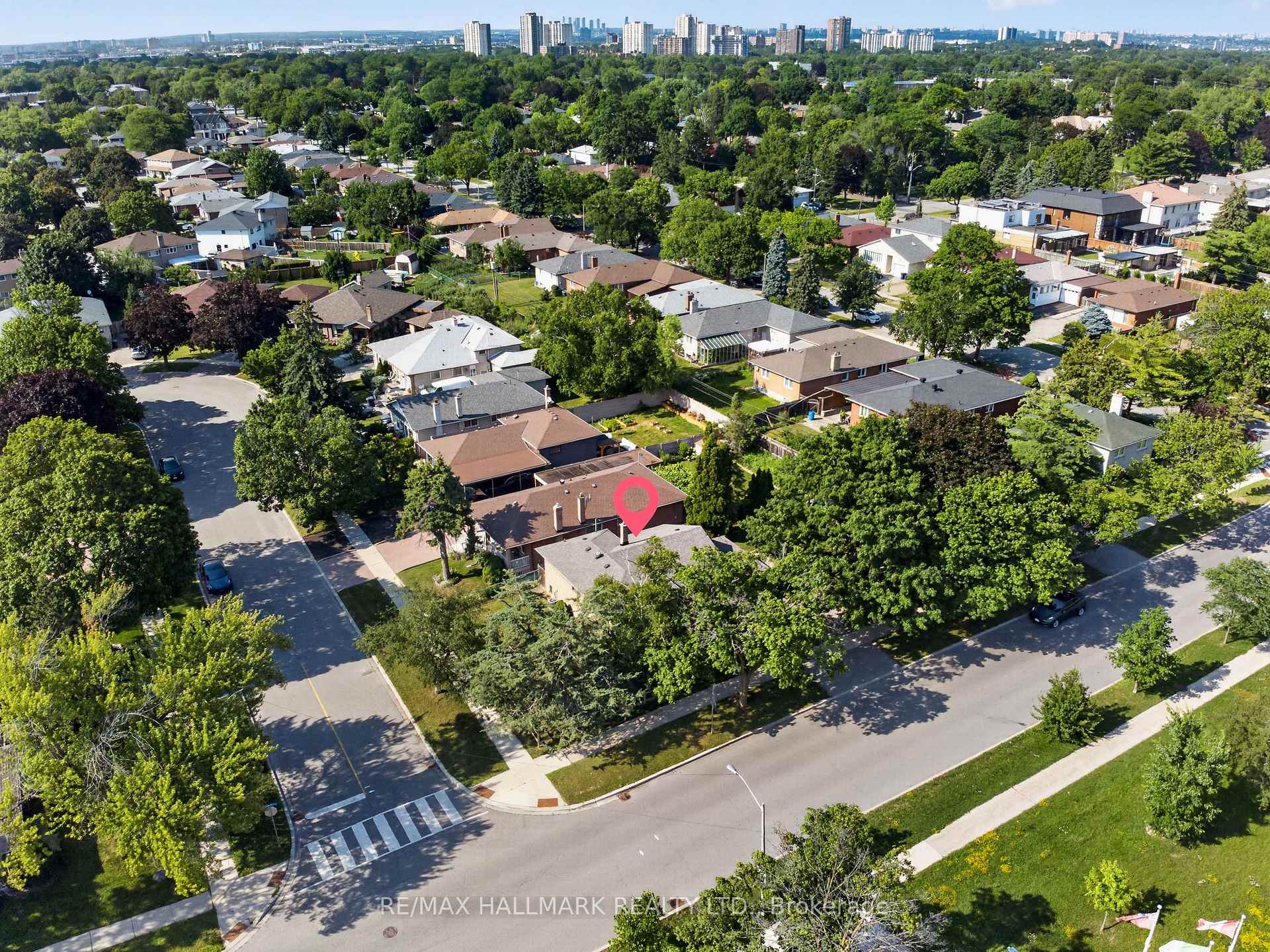 Photo 42 of 52 Clement Road, Etobicoke, Willowridge-Martingrove-Richview — HOMEH