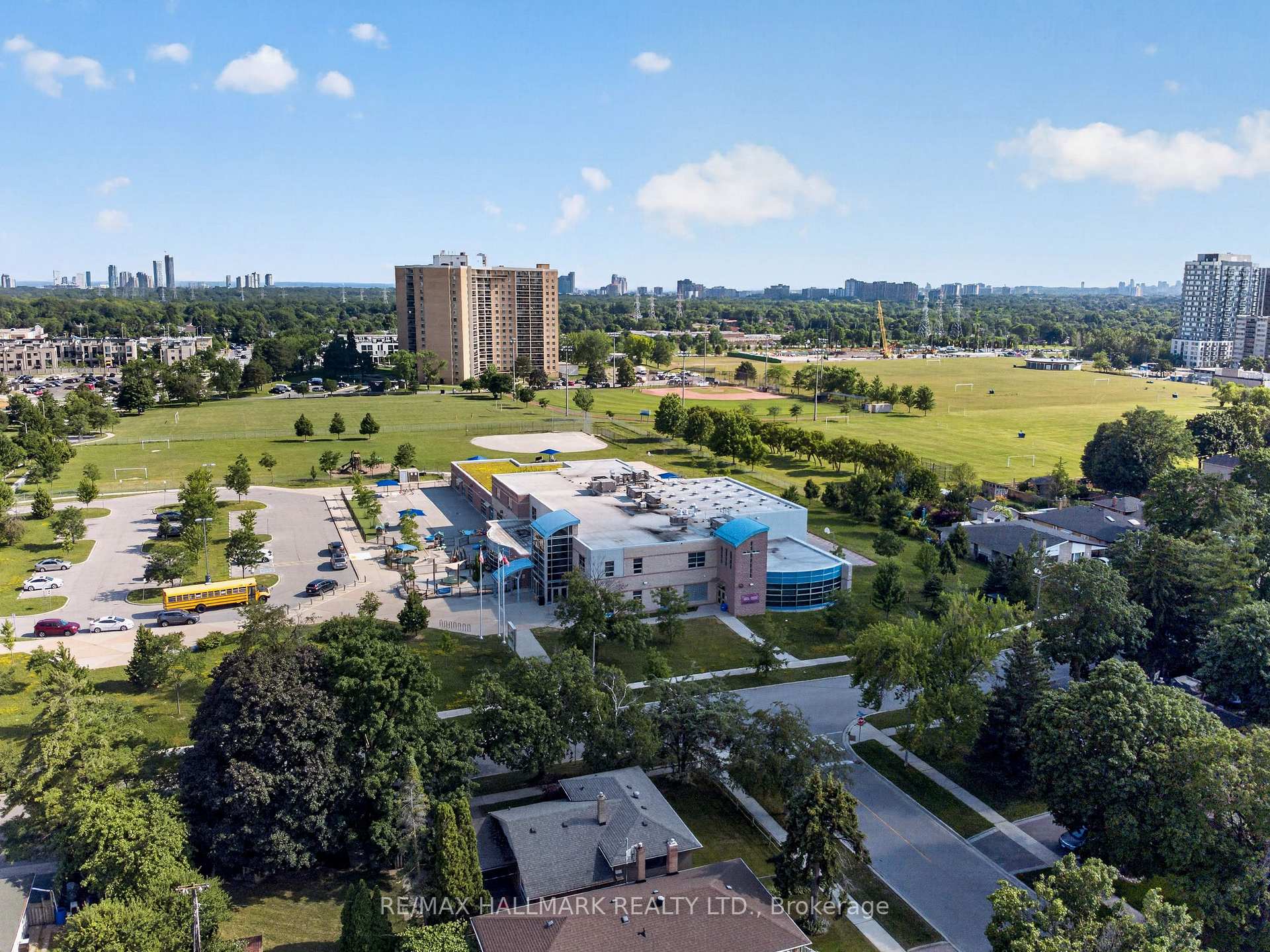 Photo 43 of 52 Clement Road, Etobicoke, Willowridge-Martingrove-Richview — HOMEH