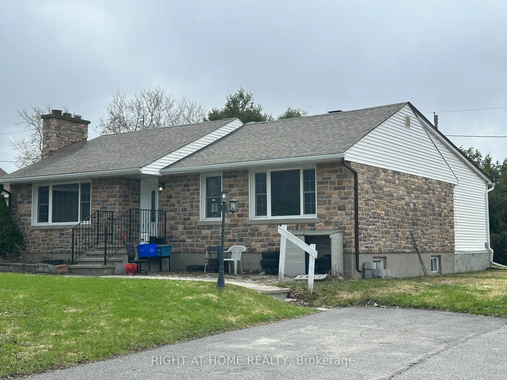 Photo 2 of Unit Lower Unit, 40 Gilbey Drive, Ottawa, City View/Skyline/Fisher Heights/Parkwood Hills — HOMEH